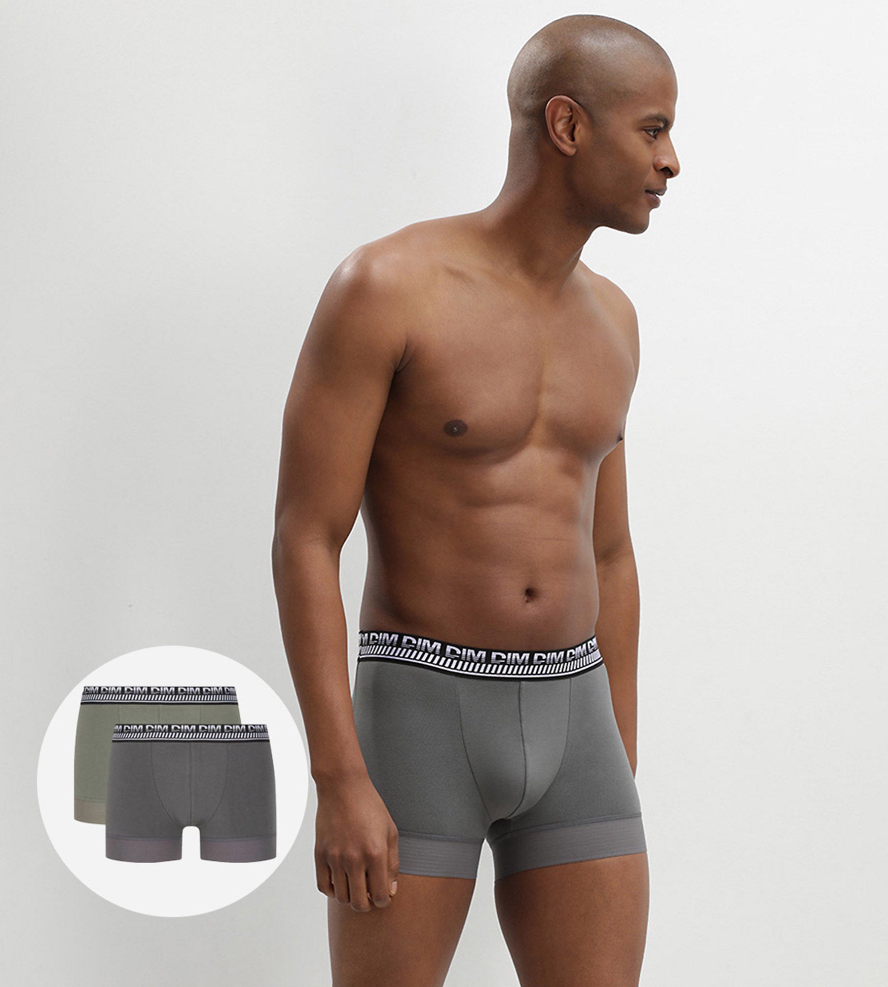 DIM 2er-Pack grau/grüne Boxershorts mit PowerGrip Beinabschluss - Stay & Fit
