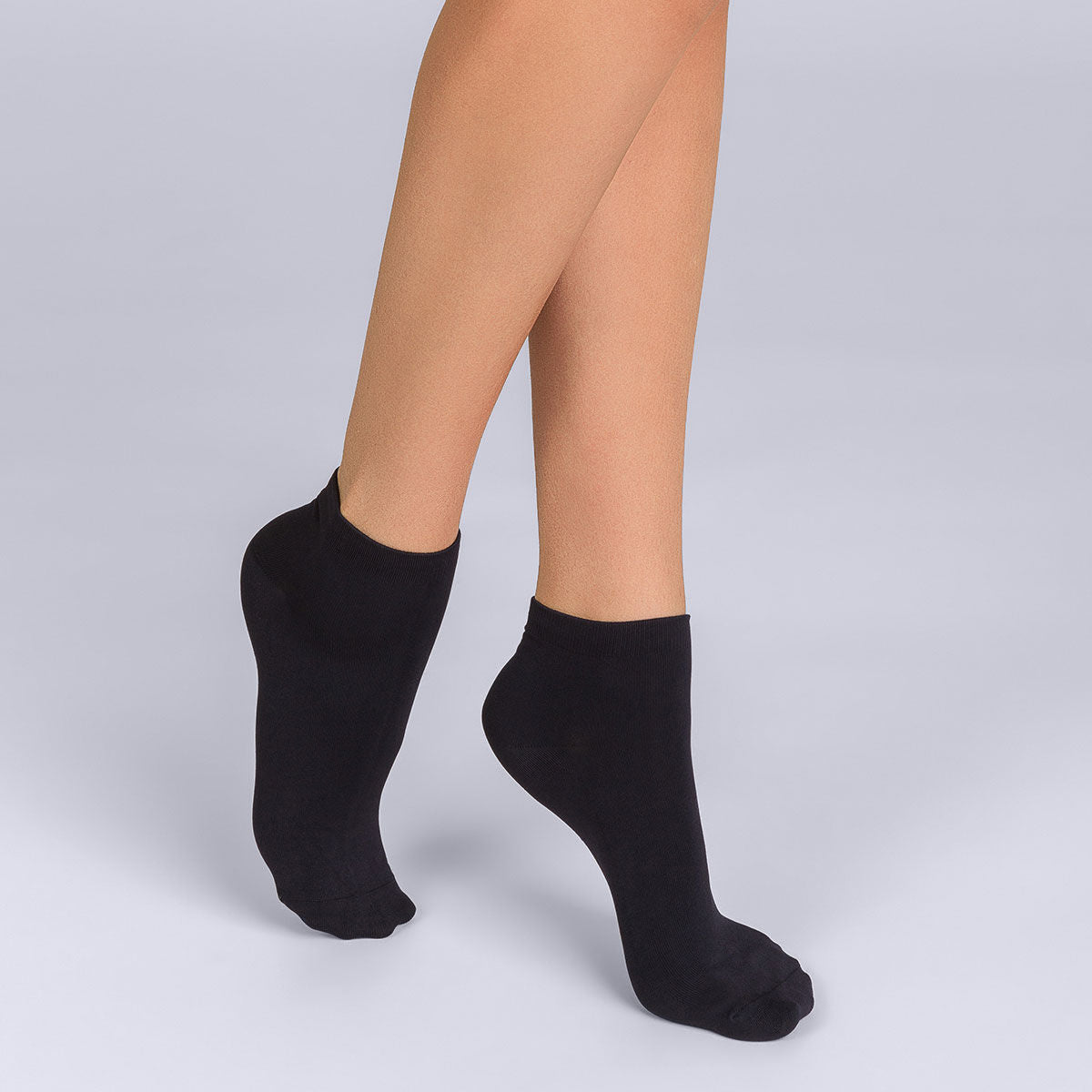 DIM 2er-Pack kurze schwarze Damensocken aus Mikrofaser - DIM Skin