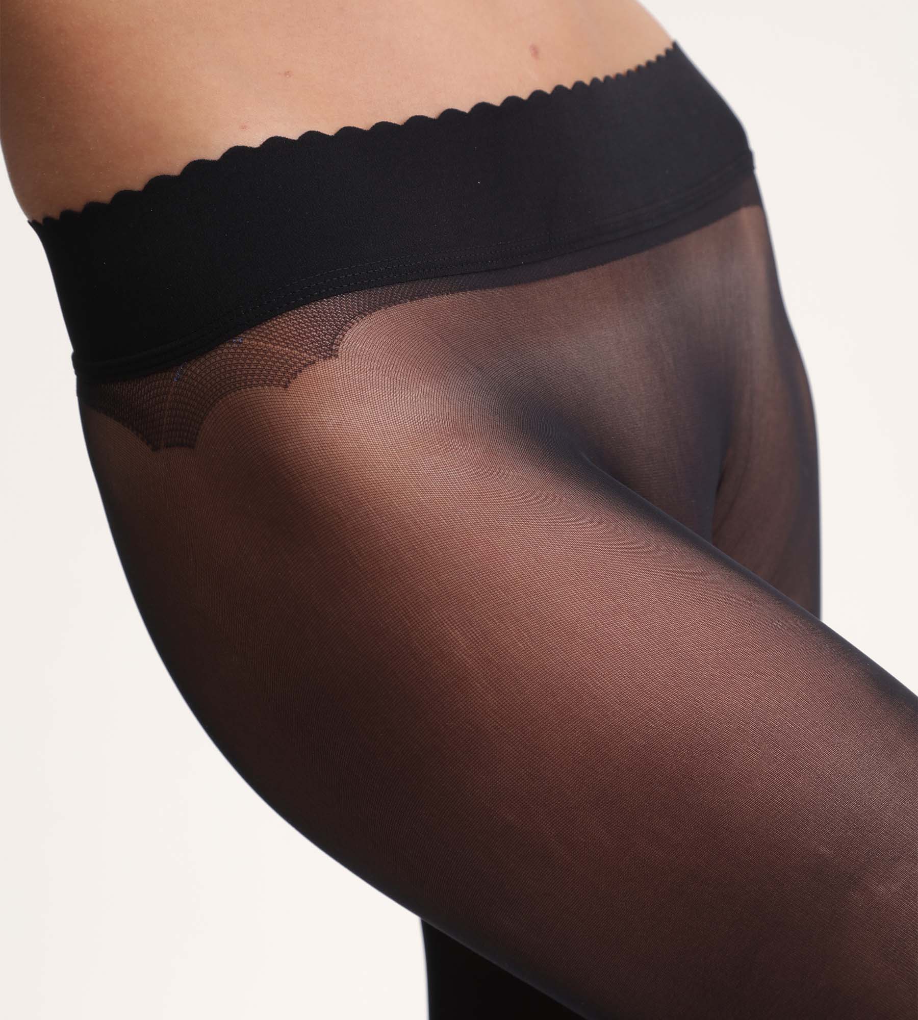DIM Semi-transparente Strumpfhose "Bare Sensation" 30D - Body Touch