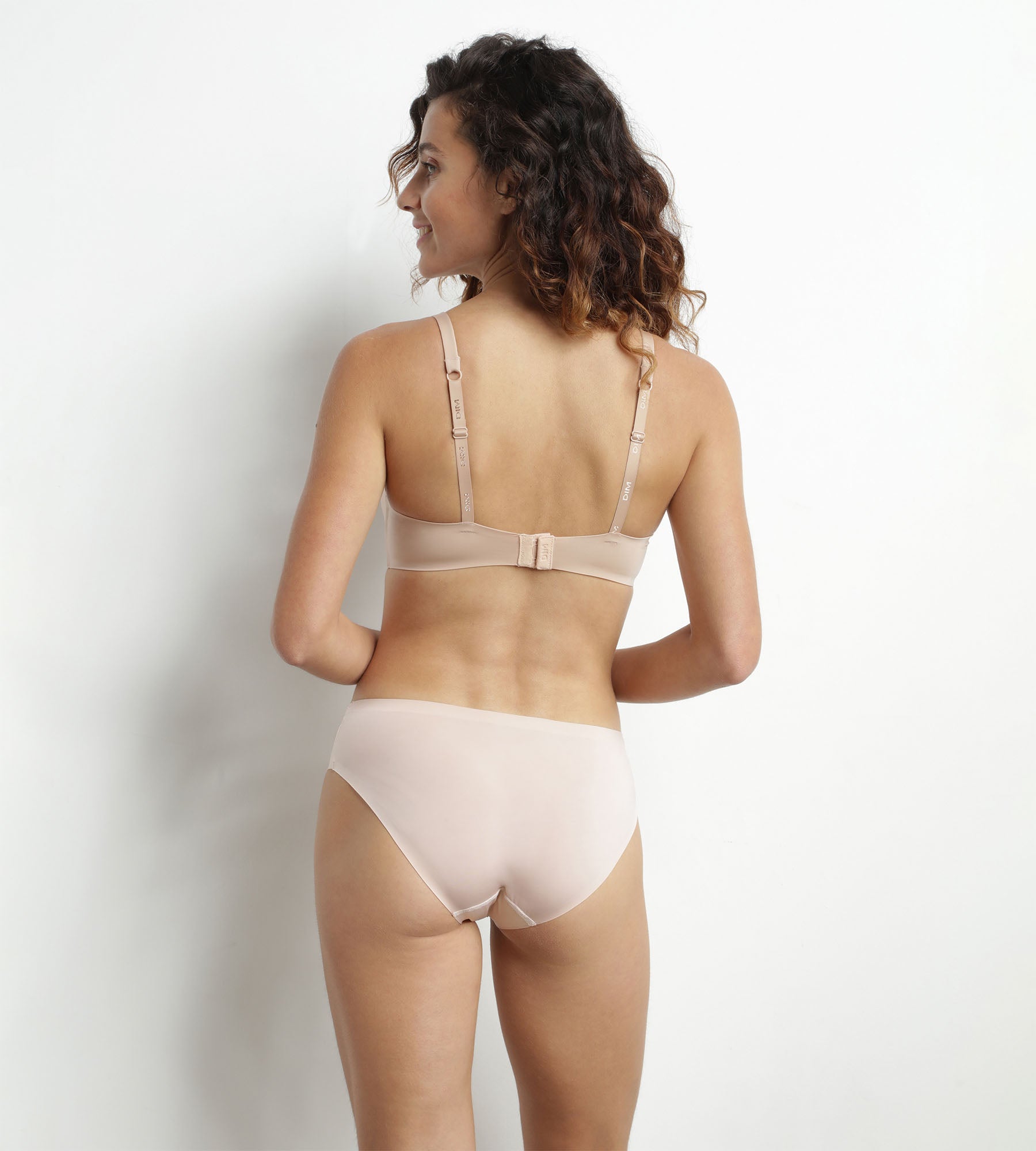 DIM Nudefarbener Push-up-BH ohne Bügel – InvisiFree