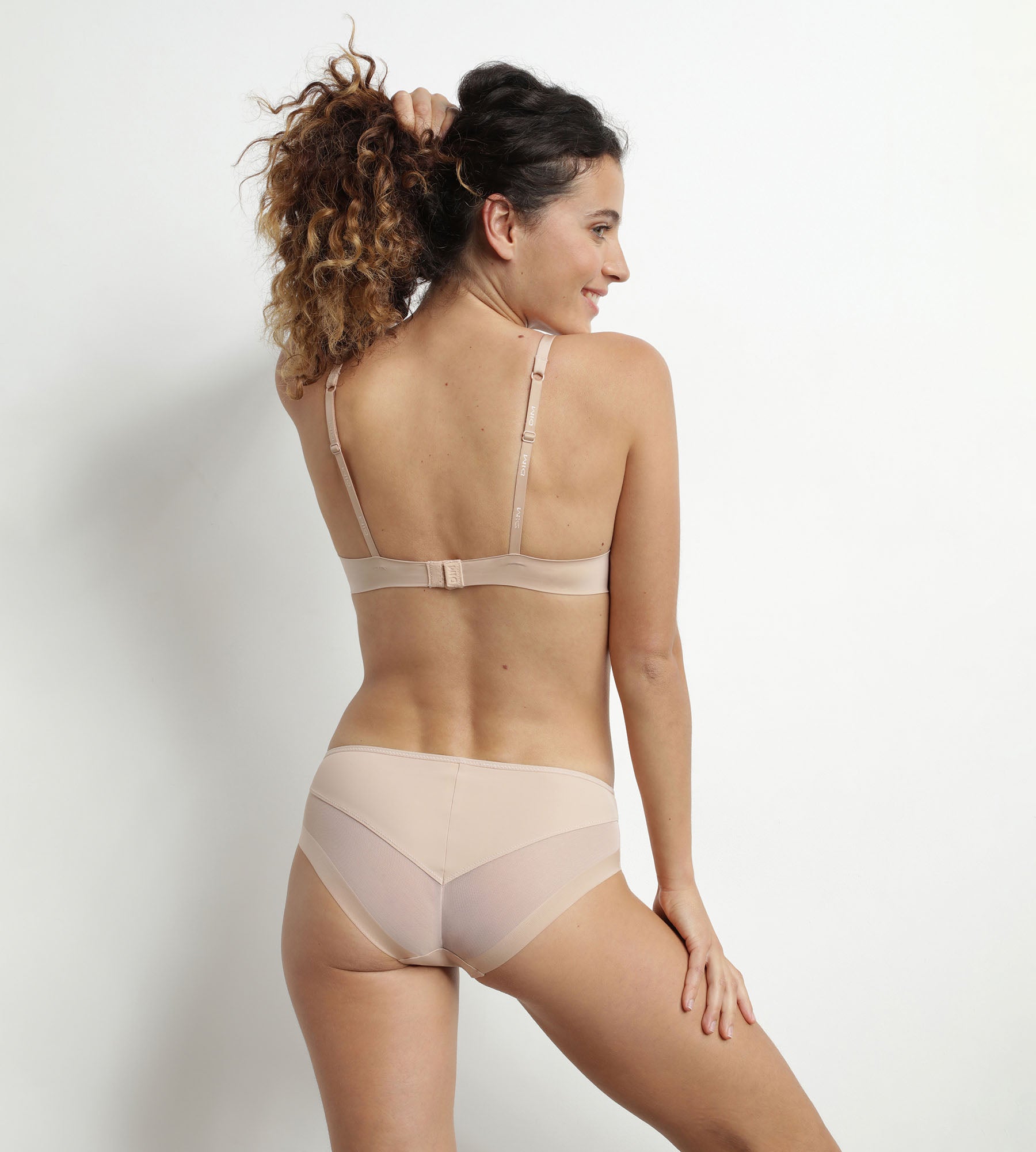 DIM Nudefarbener Push-up-BH ohne Bügel – InvisiFree