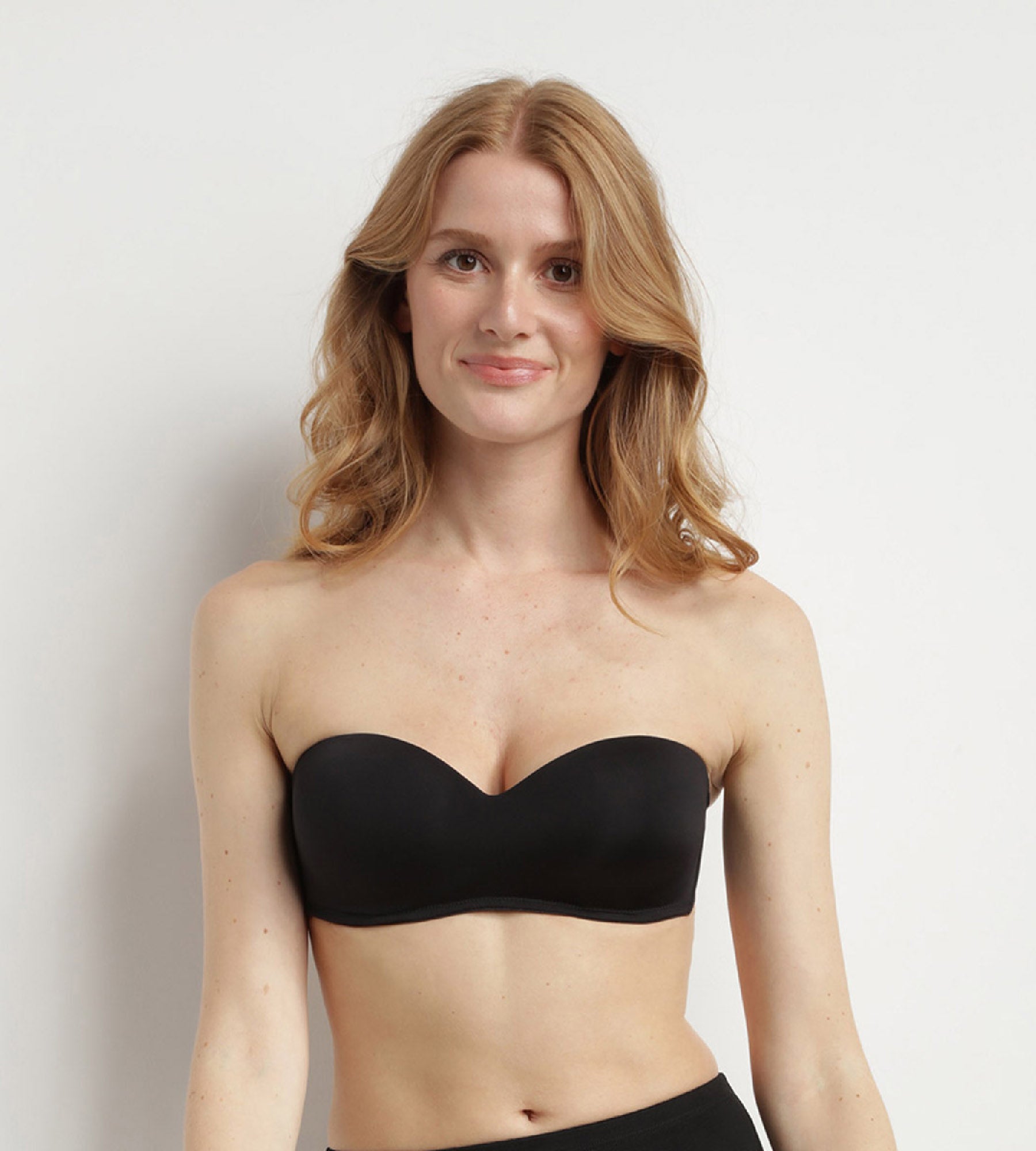 DIM Schwarzer Bandeau-BH ohne Bügel - InvisiFree