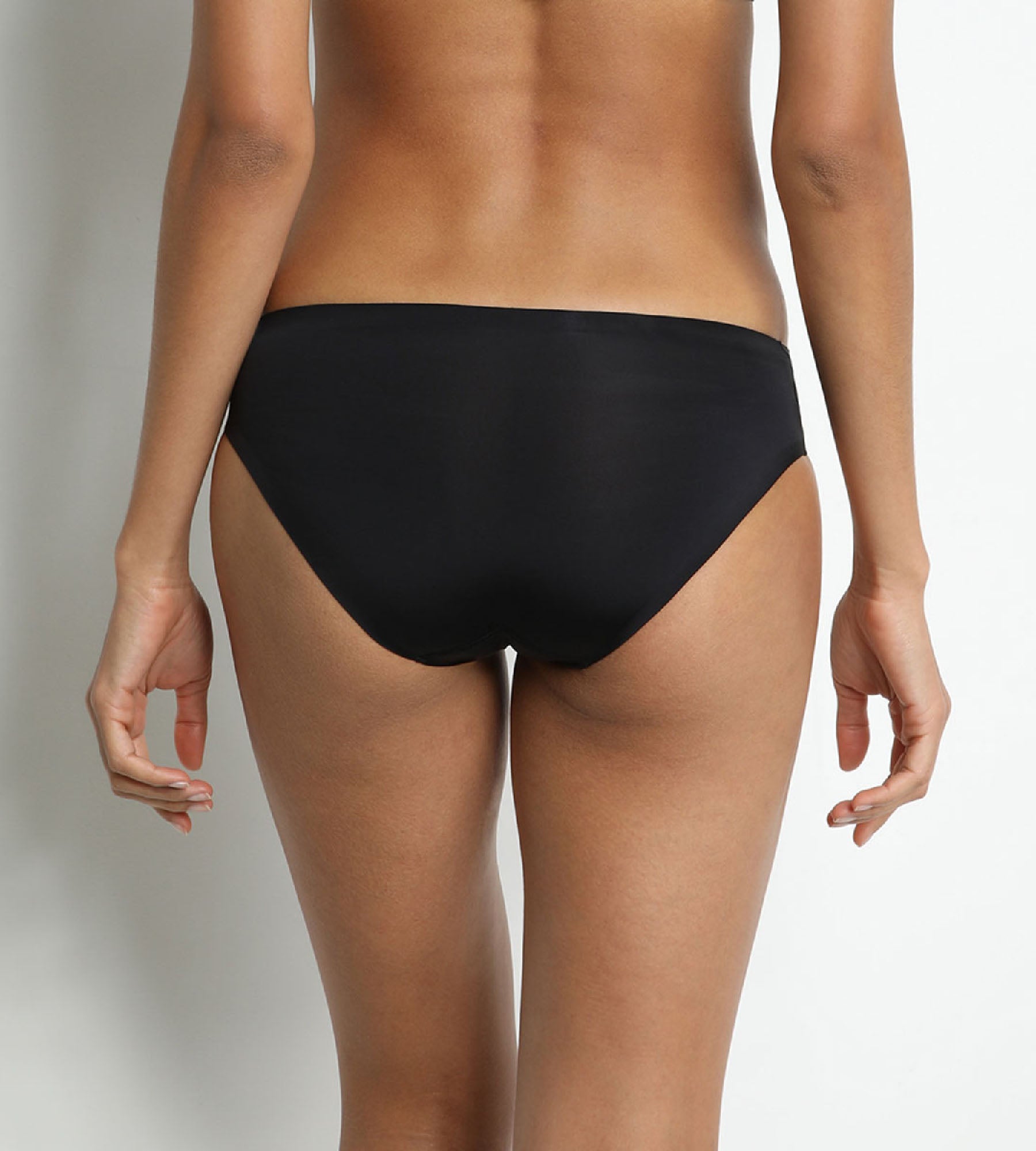 DIM Schwarzer Slip aus Mikrofaser - InvisiFree