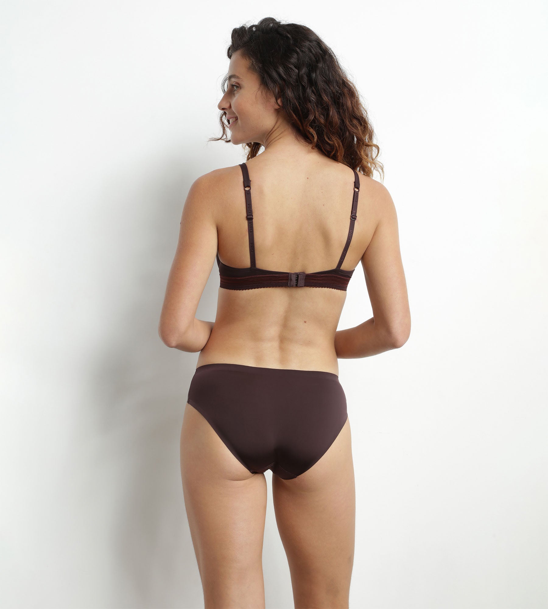 DIM Dunkelbrauner Slip aus Mikrofaser - InvisiFree