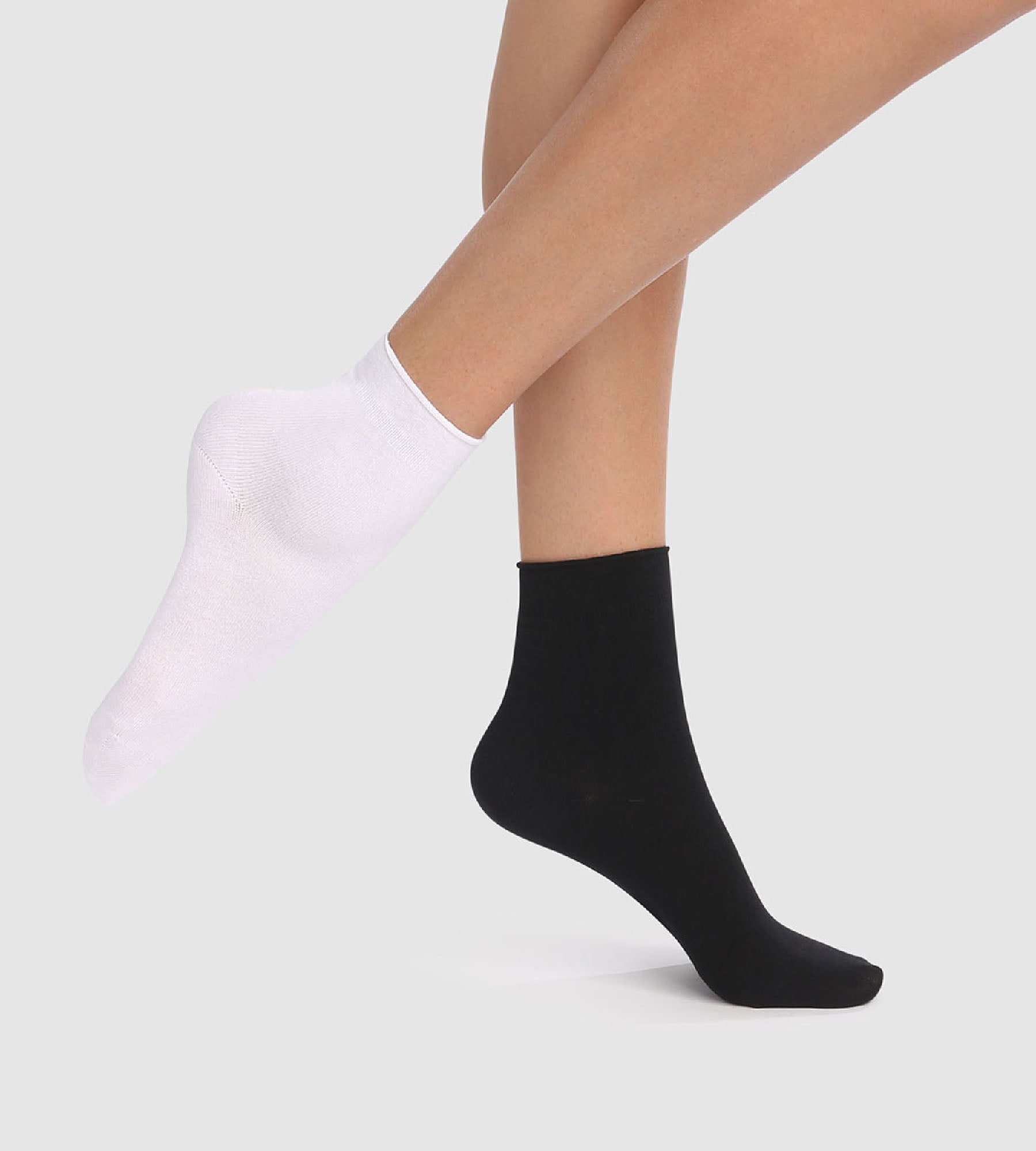 DIM 2er-Pack kurze Damensocken aus Modal mit Rollbündchen schwarz/weiß - DIM Modal