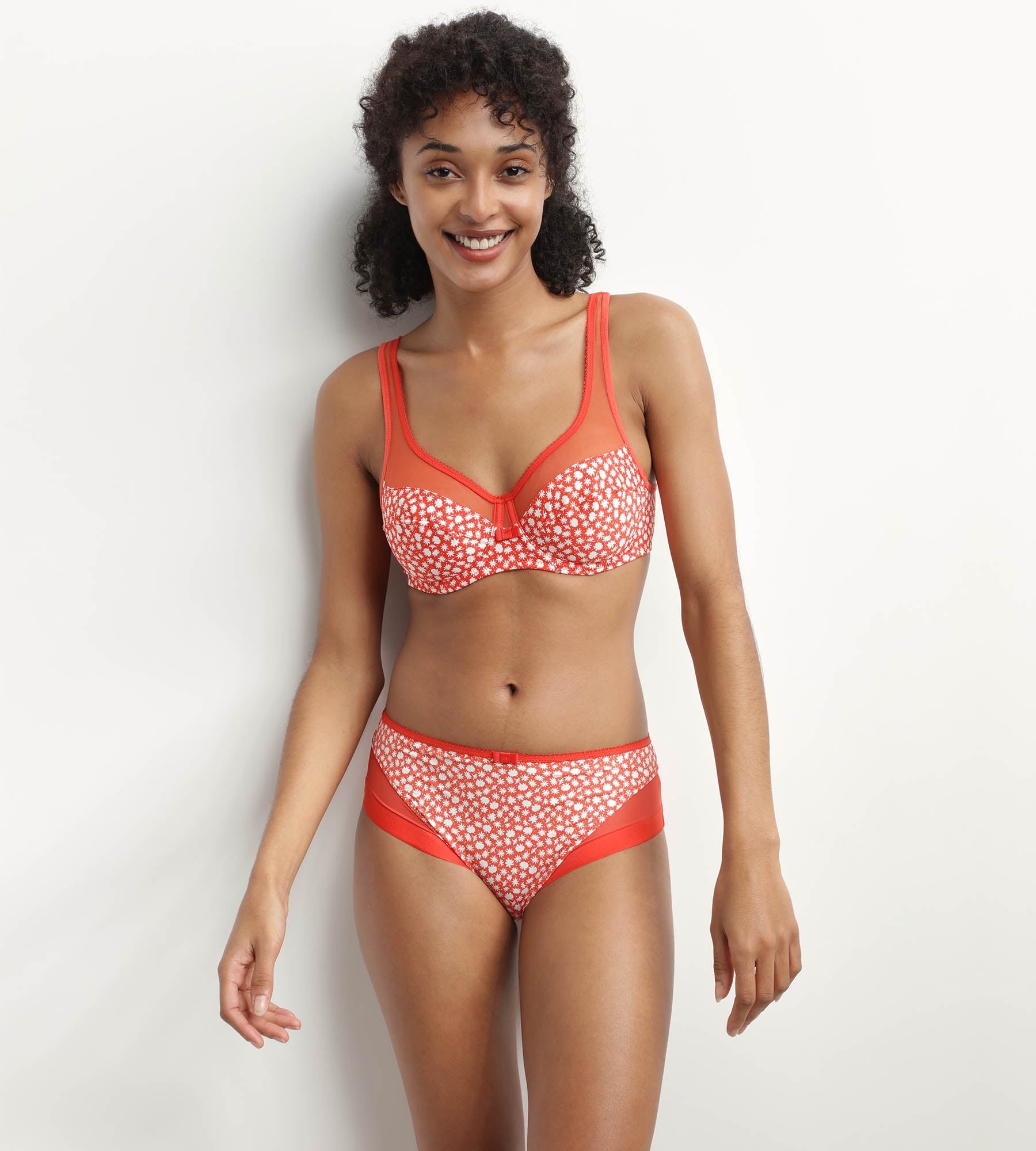 DIM Roter Mikrofaser-Slip mit weißen Blümchen und Tülleinsätzen – Generous