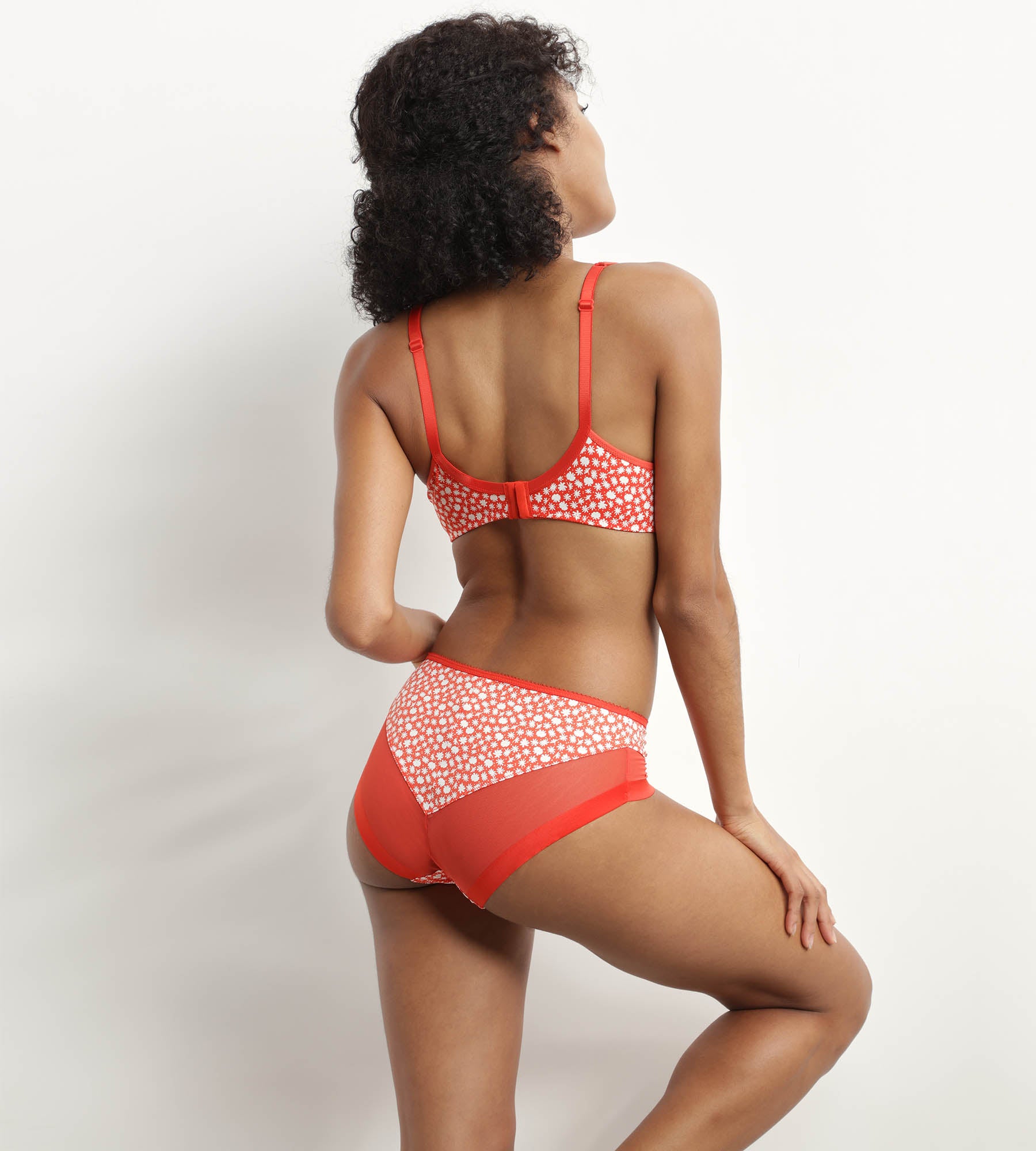 DIM Roter Mikrofaser-Slip mit weißen Blümchen und Tülleinsätzen – Generous