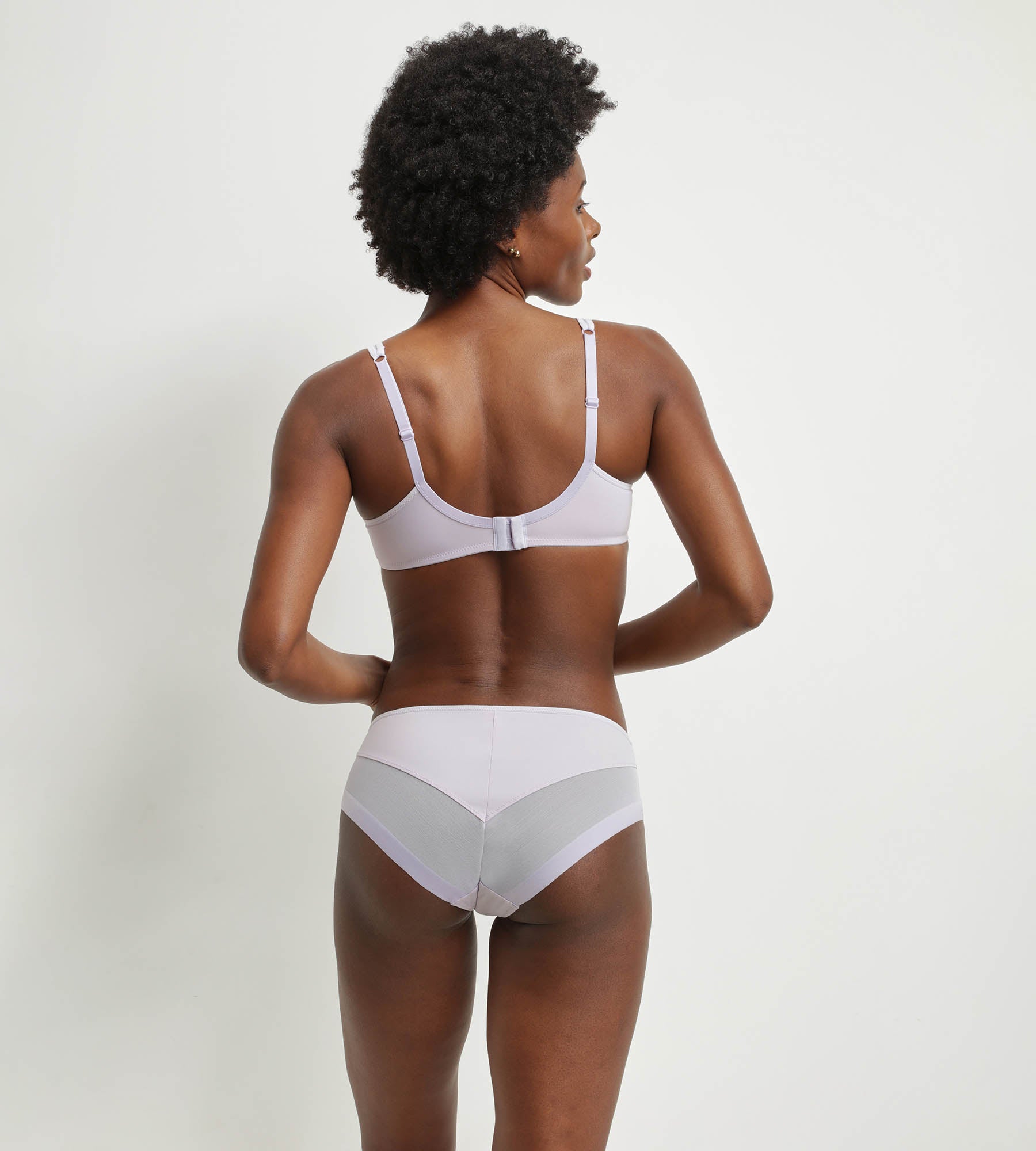 DIM Zartvioletter Mikrofaser-Slip mit Tülleinsätzen – Generous