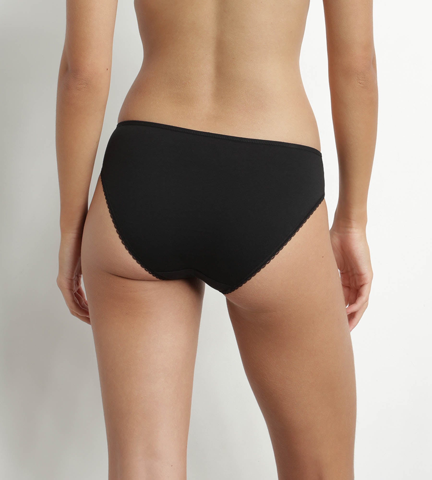 DIM Schwarzer Mikrofaser–Slip mit Tülleinsätzen – Generous