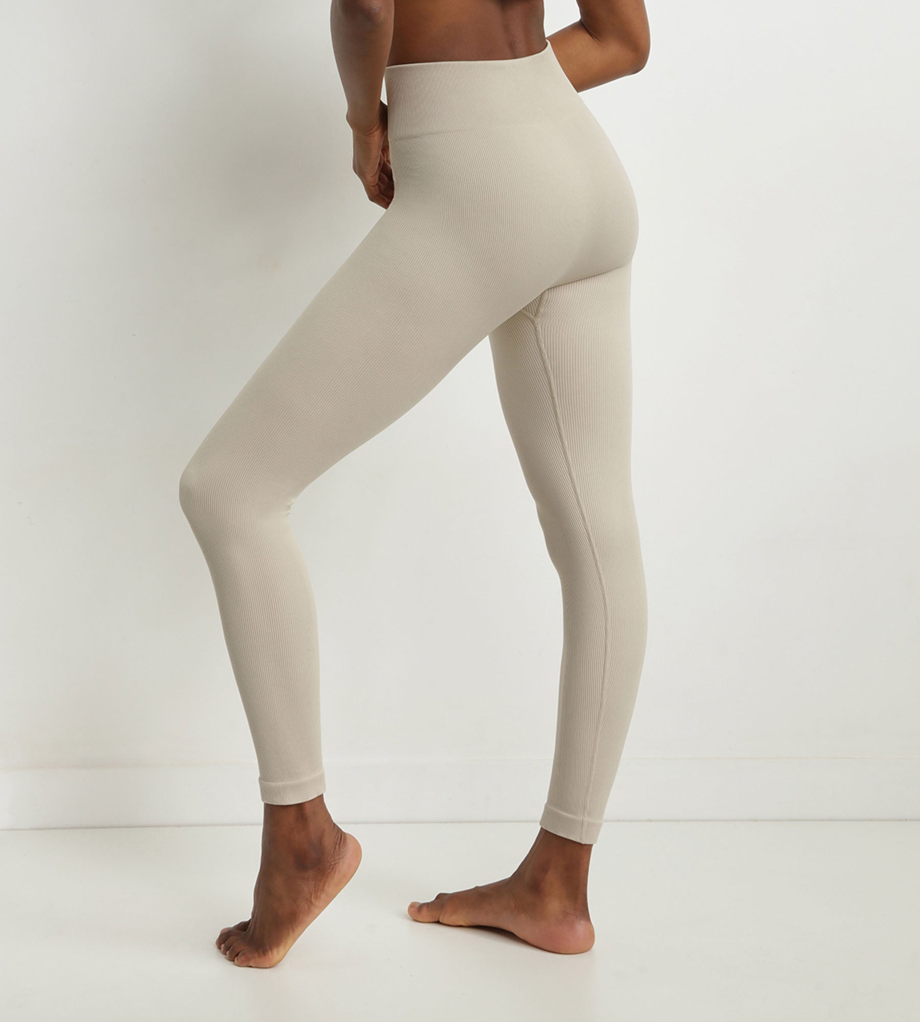 DIM Beigefarbene Damen-Leggings aus Rippstrick von Dim Comfywear