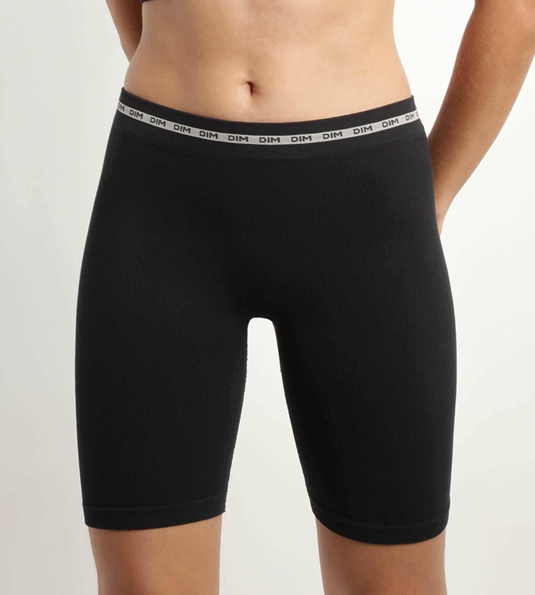 DIM Schwarze Radlershorts aus gerippter Mikrofaser - Icons Seamless