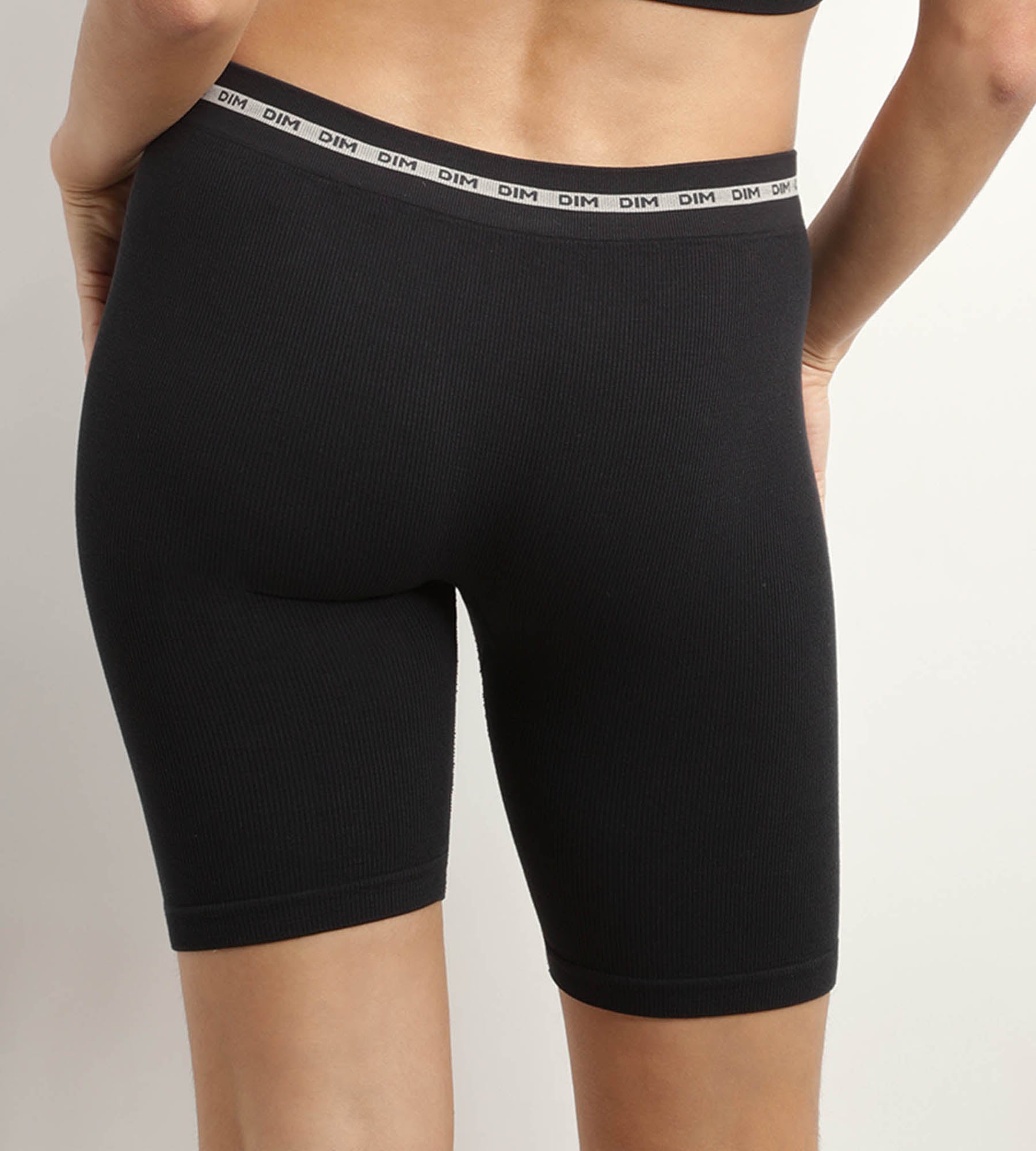 DIM Schwarze Radlershorts aus gerippter Mikrofaser - Icons Seamless