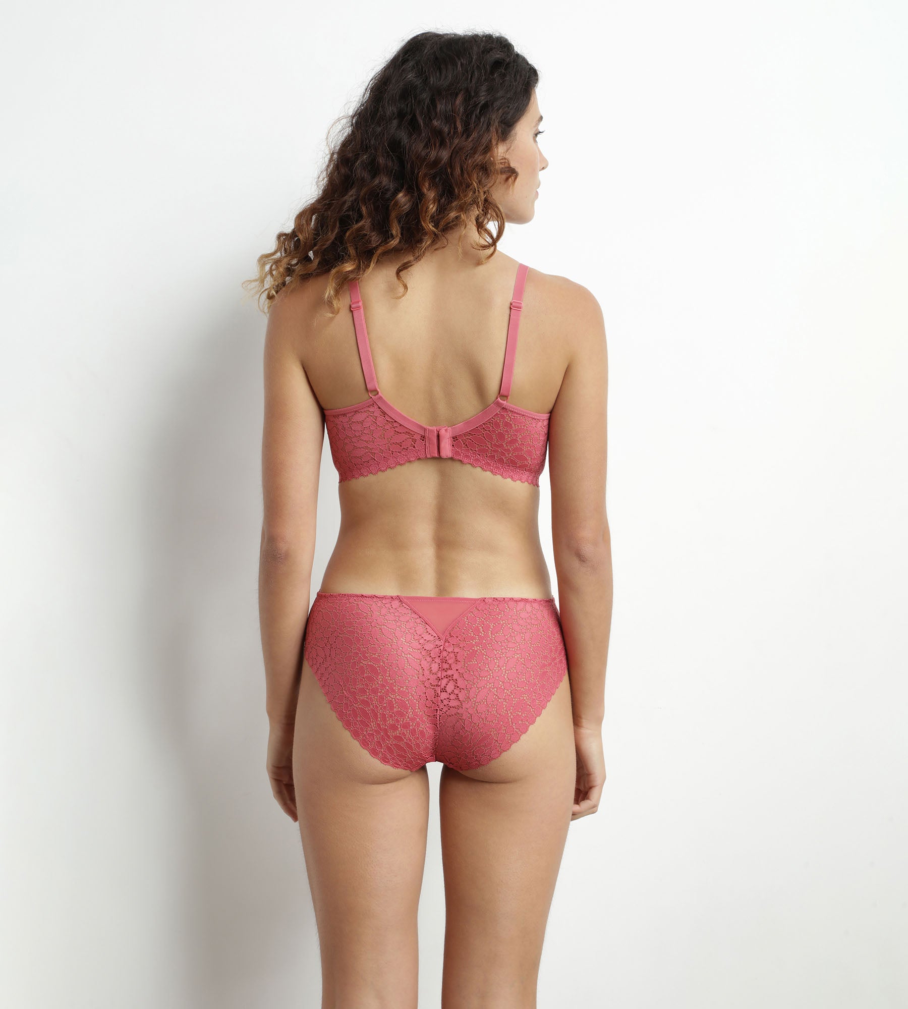 DIM Rosa Triangel-BH aus floraler Spitze ohne Bügel – Dim Daily