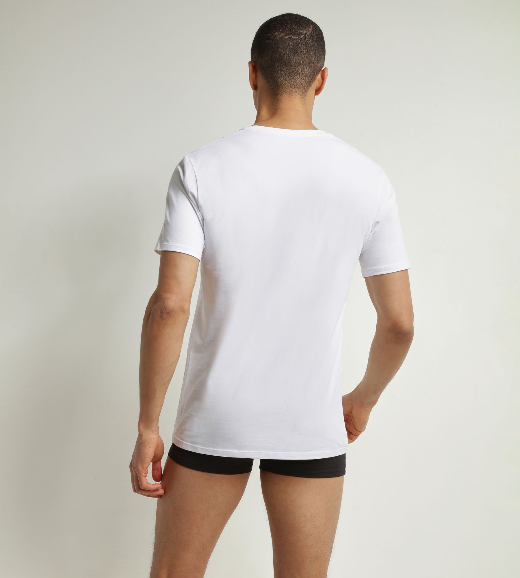 DIM 2er-Pack T-Shirts für Herren in Weiß und Grau aus Bio-Baumwolle mit V-Ausschnitt und Dim Good