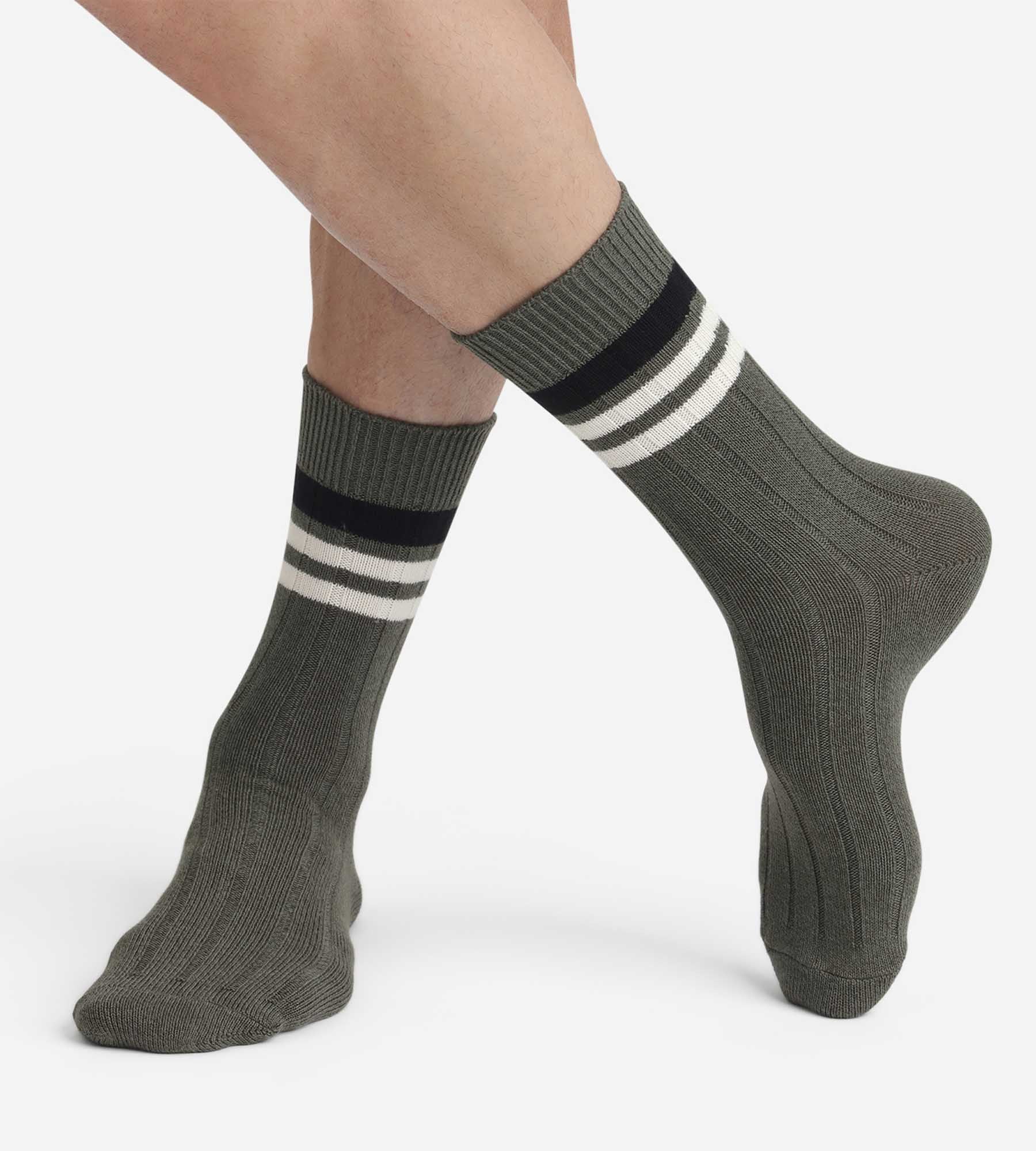 DIM Olivfarbene Herrensocken mit Bambusstreifen