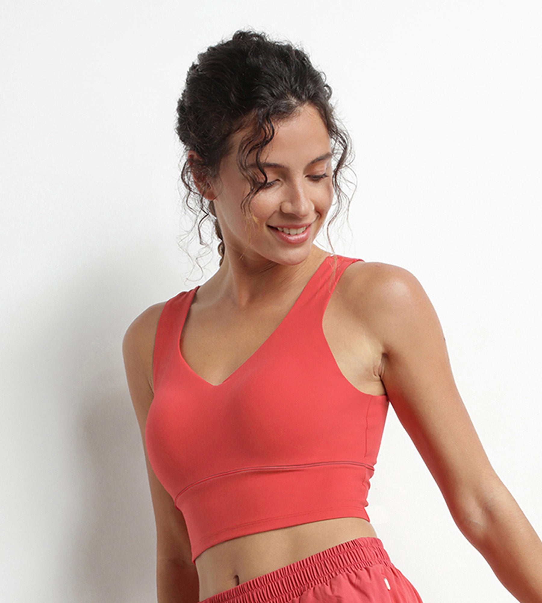 DIM Dim Move langer formender Mikrofaser-Sport-BH in Rot