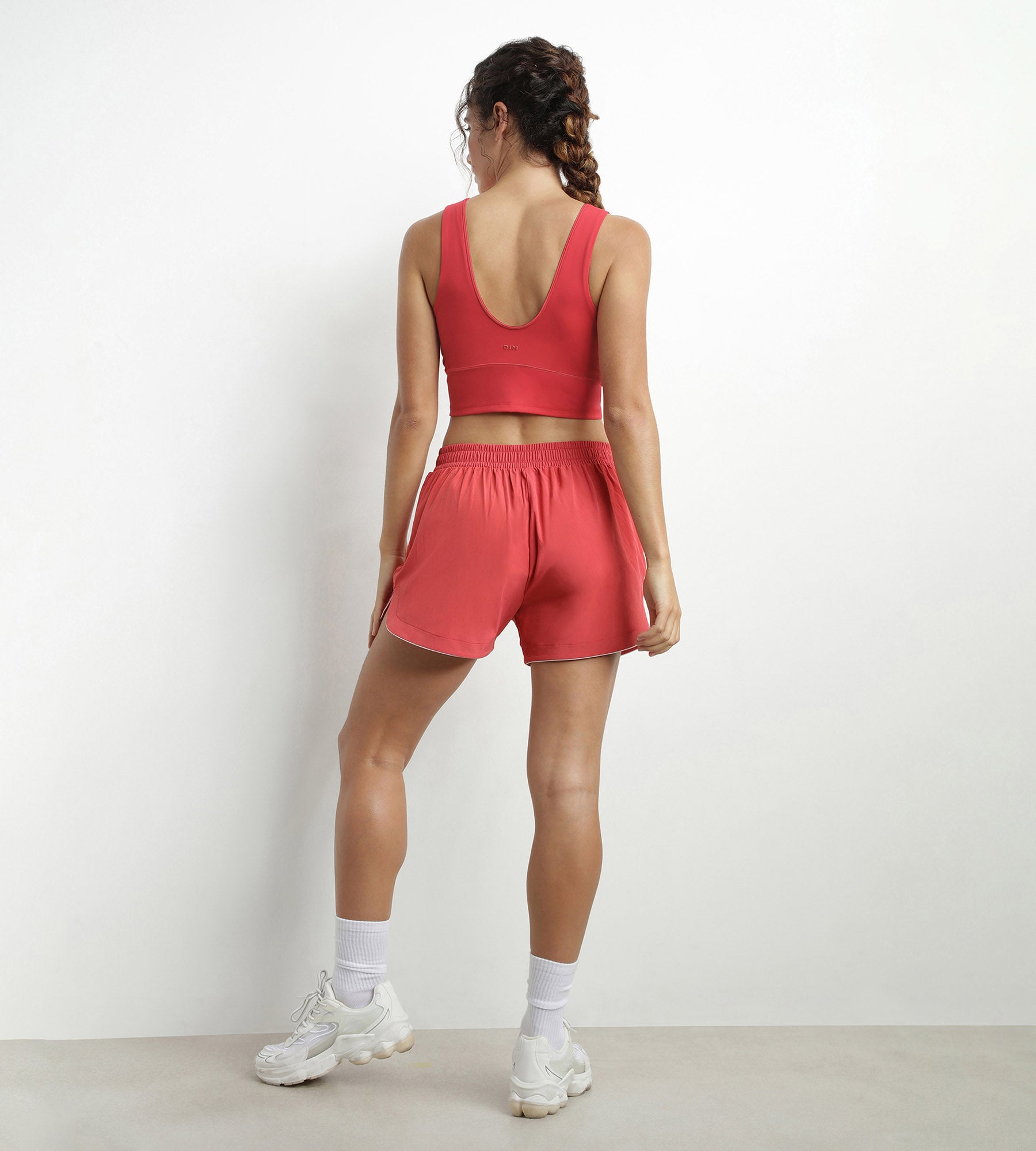DIM Dim Move langer formender Mikrofaser-Sport-BH in Rot