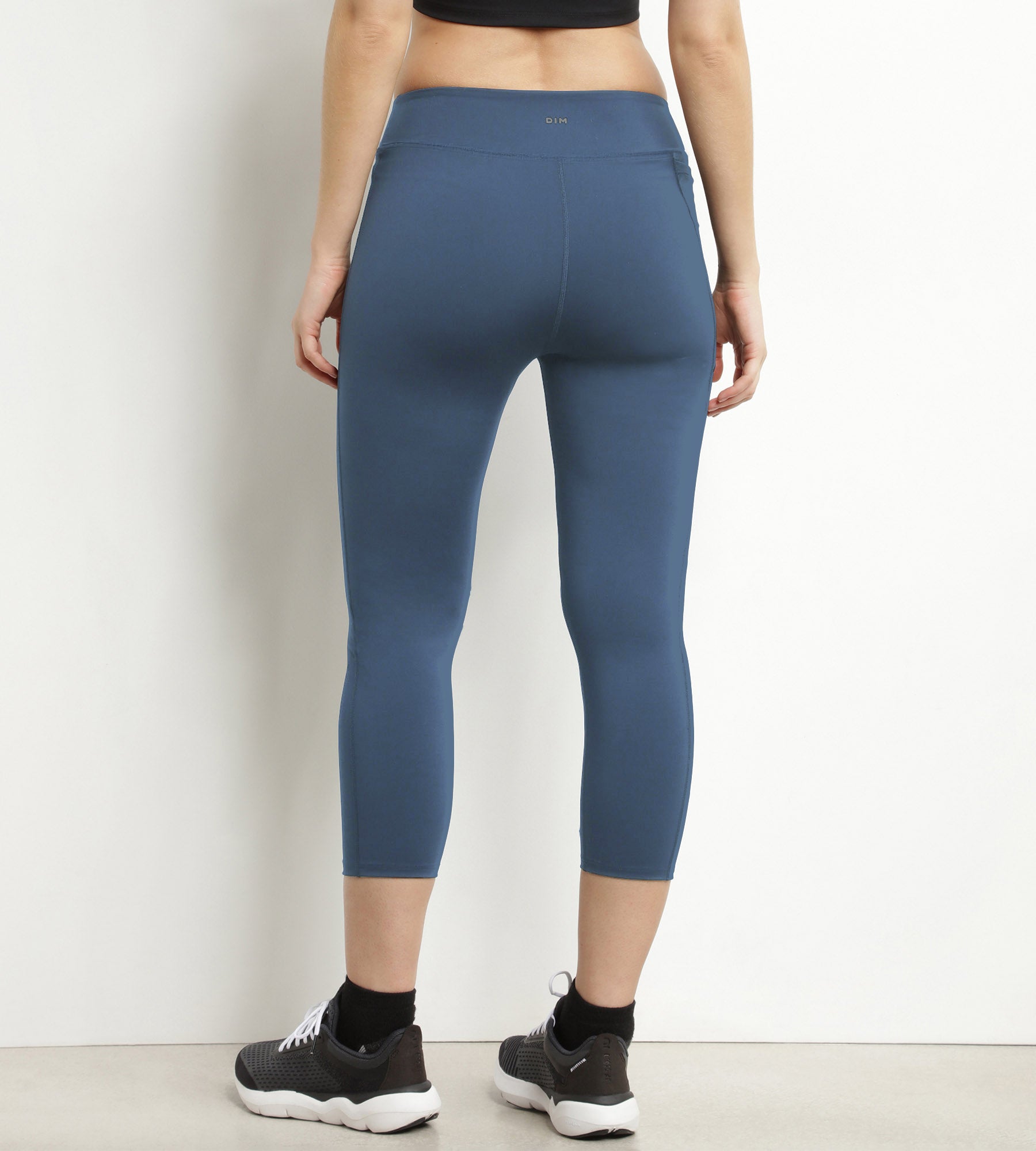 DIM Kurze Sportleggings für Damen aus schwarzer Mikrofaser Dim Move