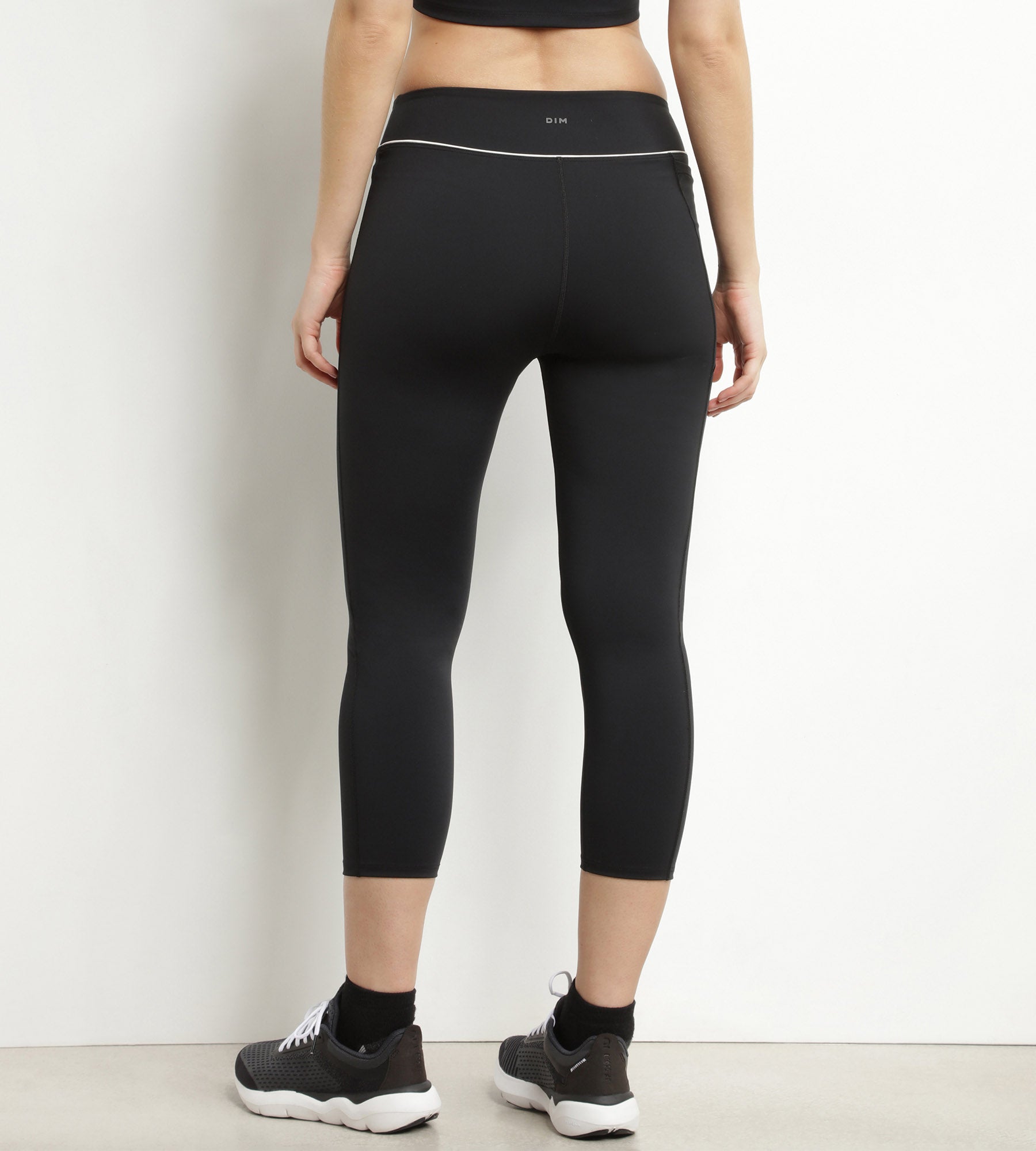 DIM Kurze Sportleggings für Damen aus schwarzer Mikrofaser Dim Move
