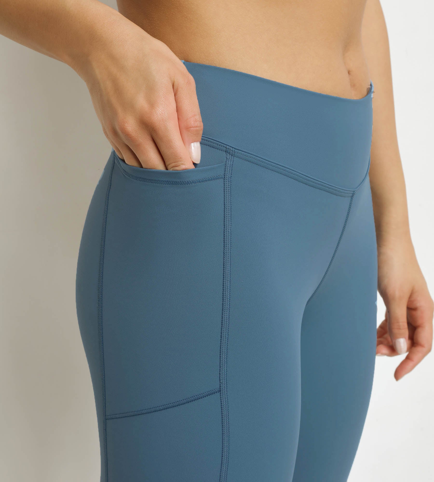 DIM Dim Move kurze Sportleggings für Damen aus Mikrofaser in Blau Jean