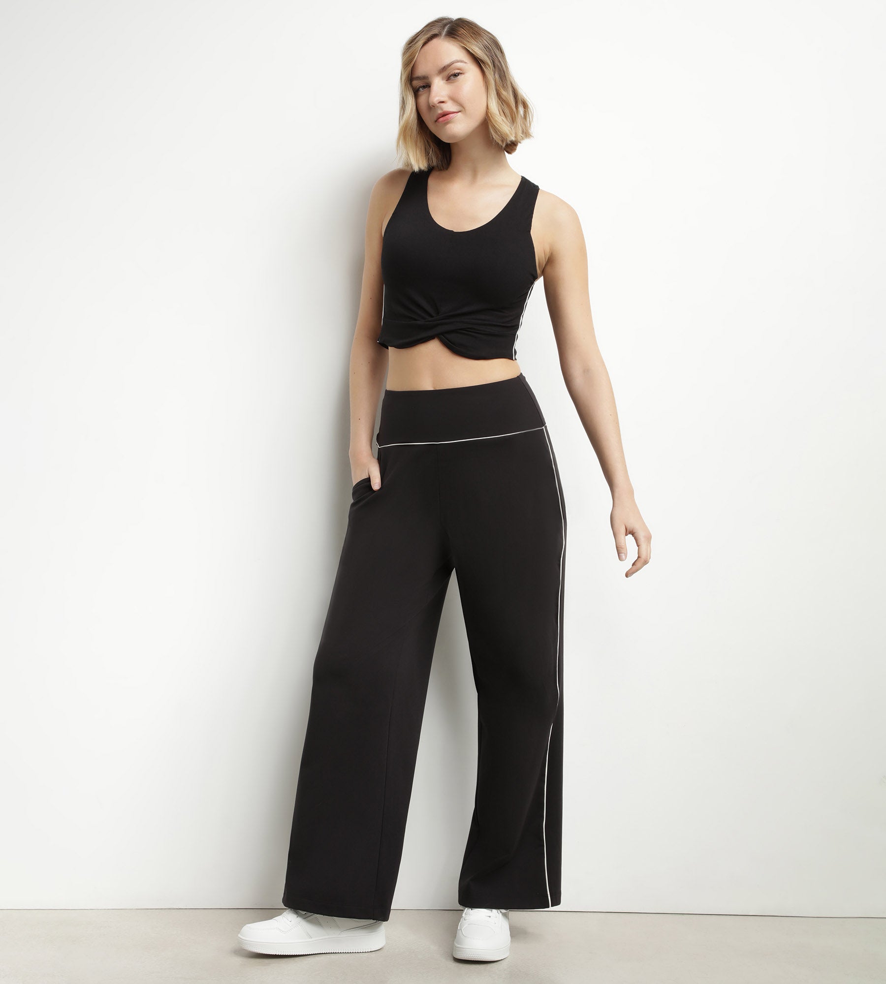 DIM Sport-Tanktop für Damen aus schwarzer Viskose mit BH Dim Move