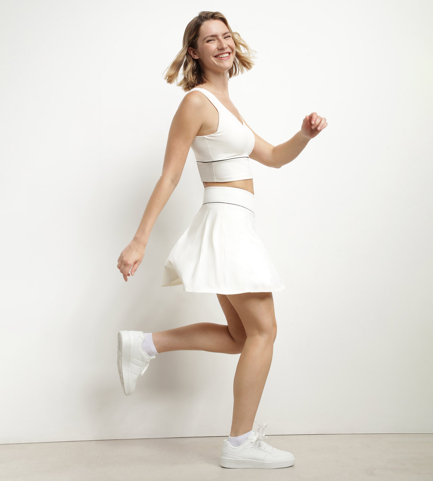 DIM Kurzer Rock für Damen aus Mikrofaser Dim Move Ecru