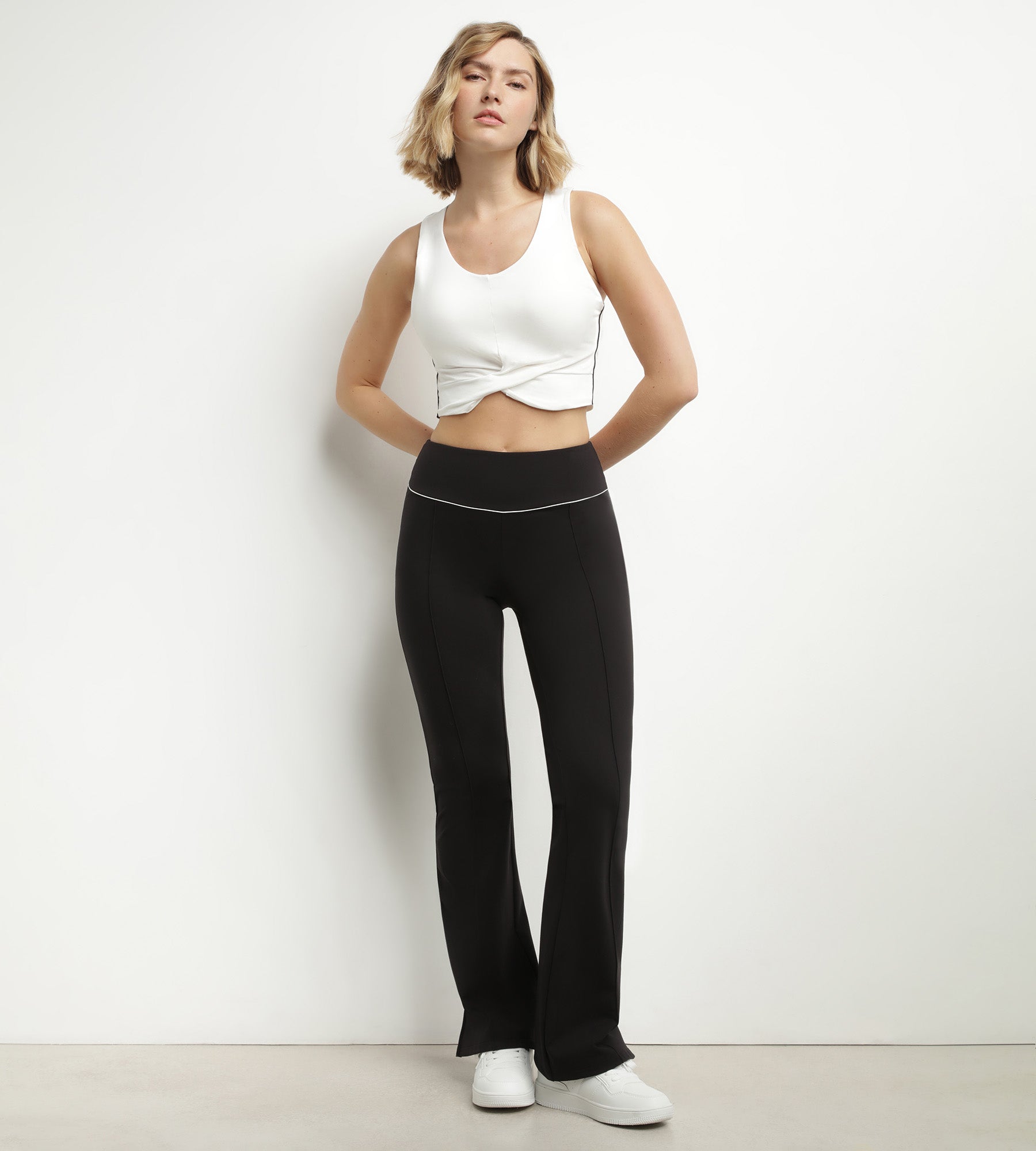 DIM Ausgestellte Damen-Sporthose aus Stretch-Jersey Black Dim Move
