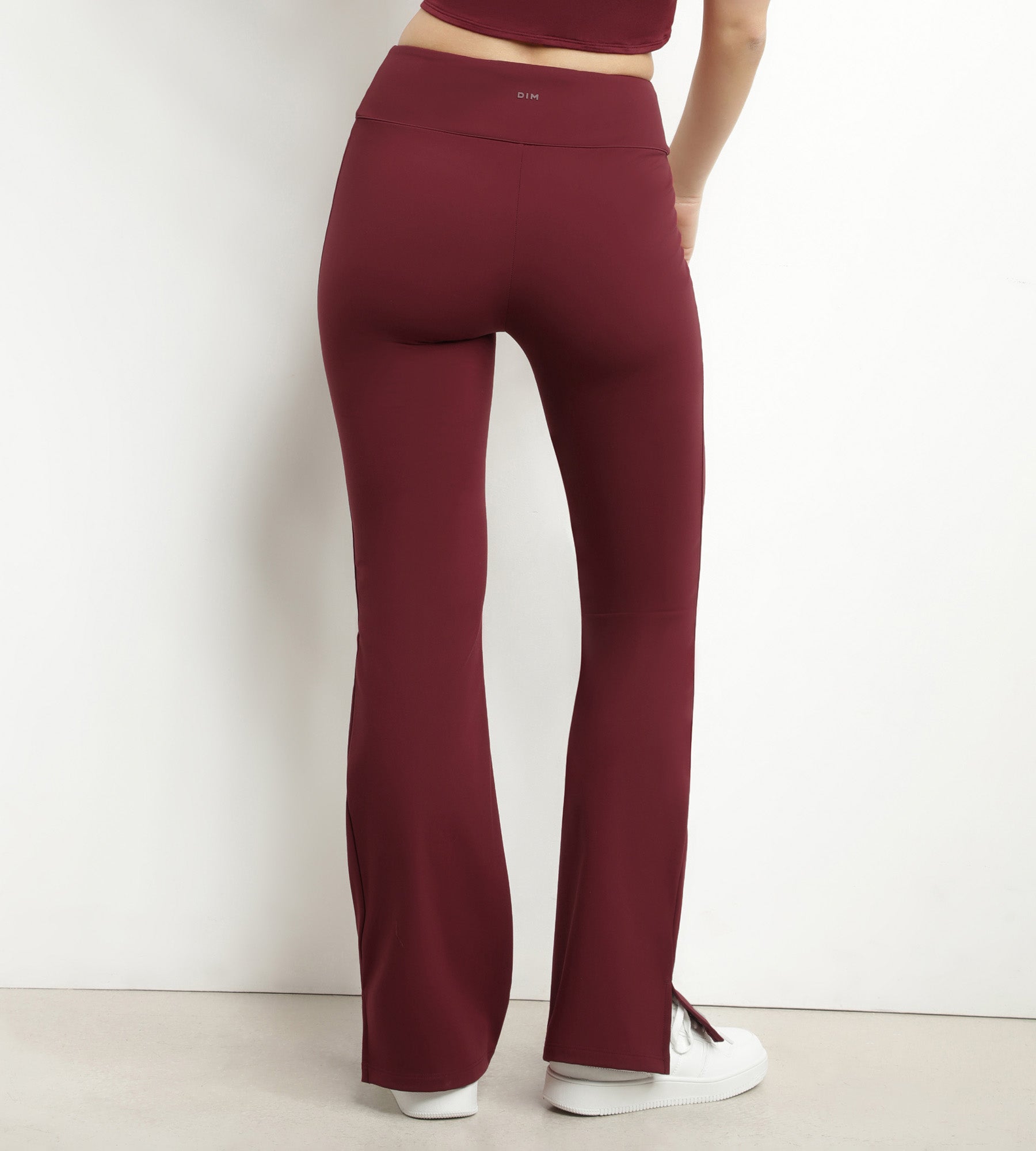 DIM Ausgestellte Damen-Sporthose aus weichem Jersey Burgundy Dim Move