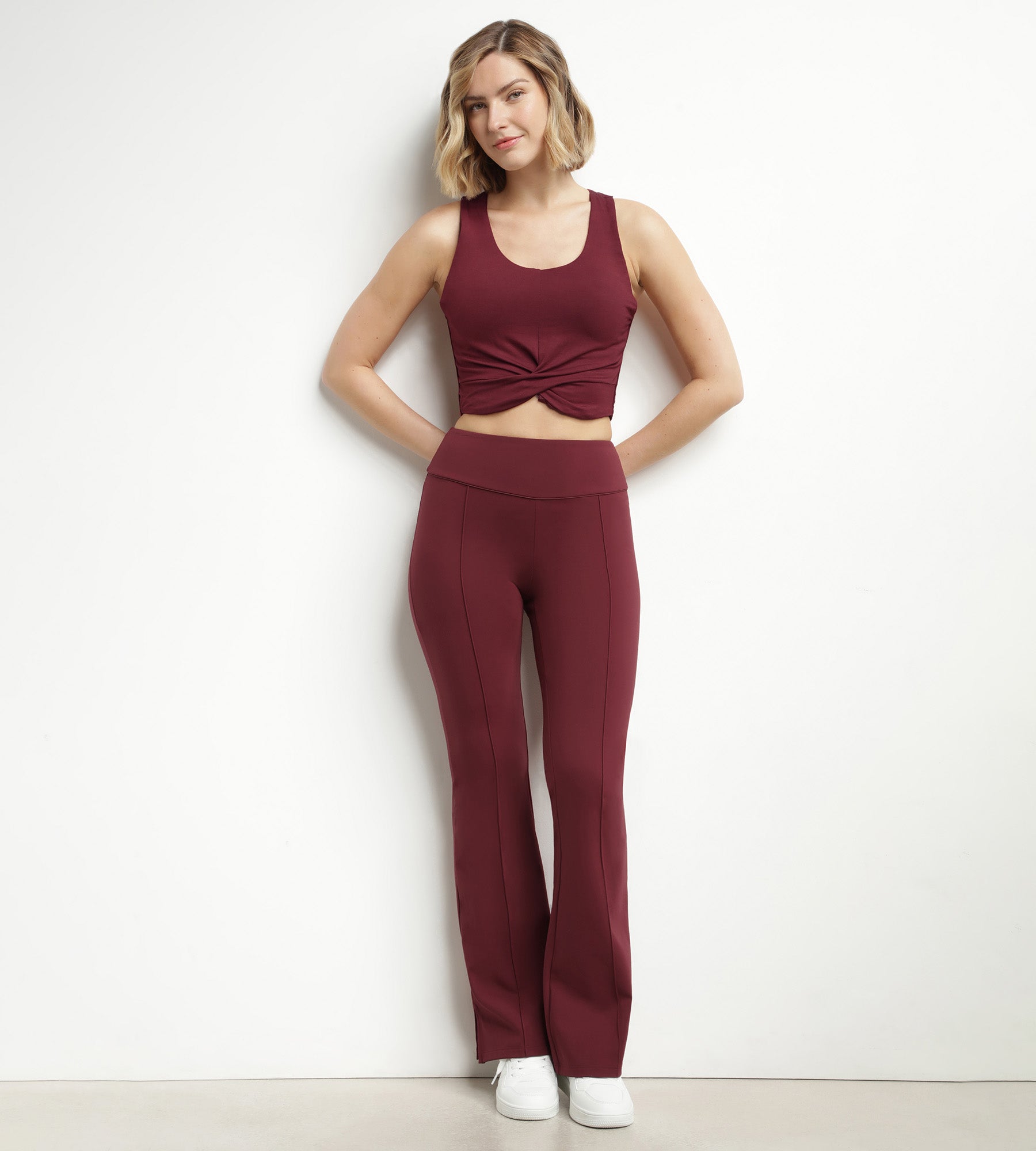DIM Ausgestellte Damen-Sporthose aus weichem Jersey Burgundy Dim Move