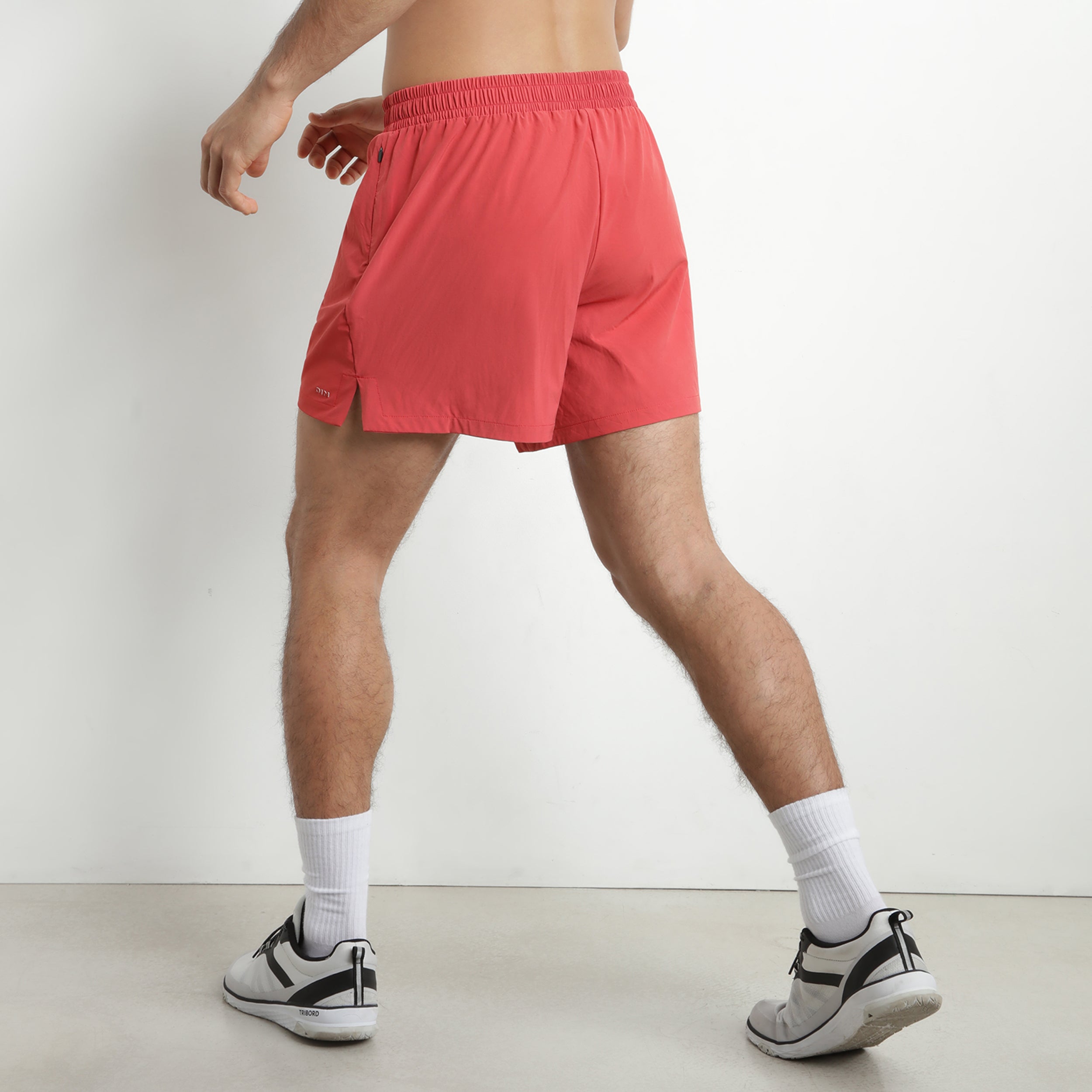 DIM Dim Move Herren-Sportshorts aus luftigem Material in Rot
