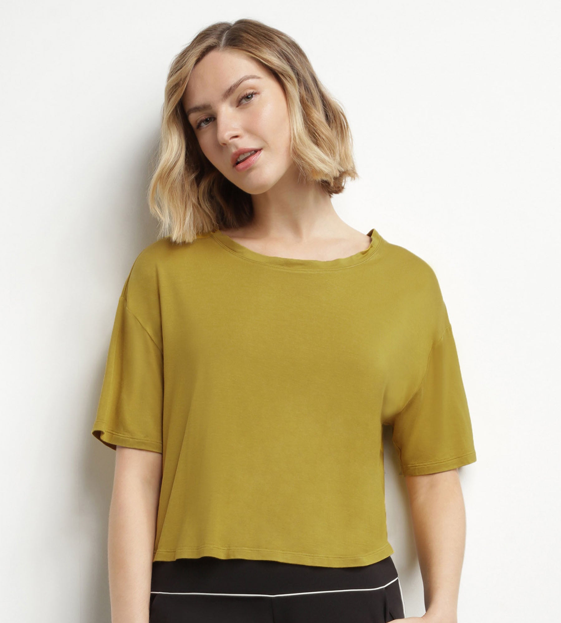 DIM Sport-T-Shirt für Damen in Olivgrün Viskose mit offenem Rücken Dim Move