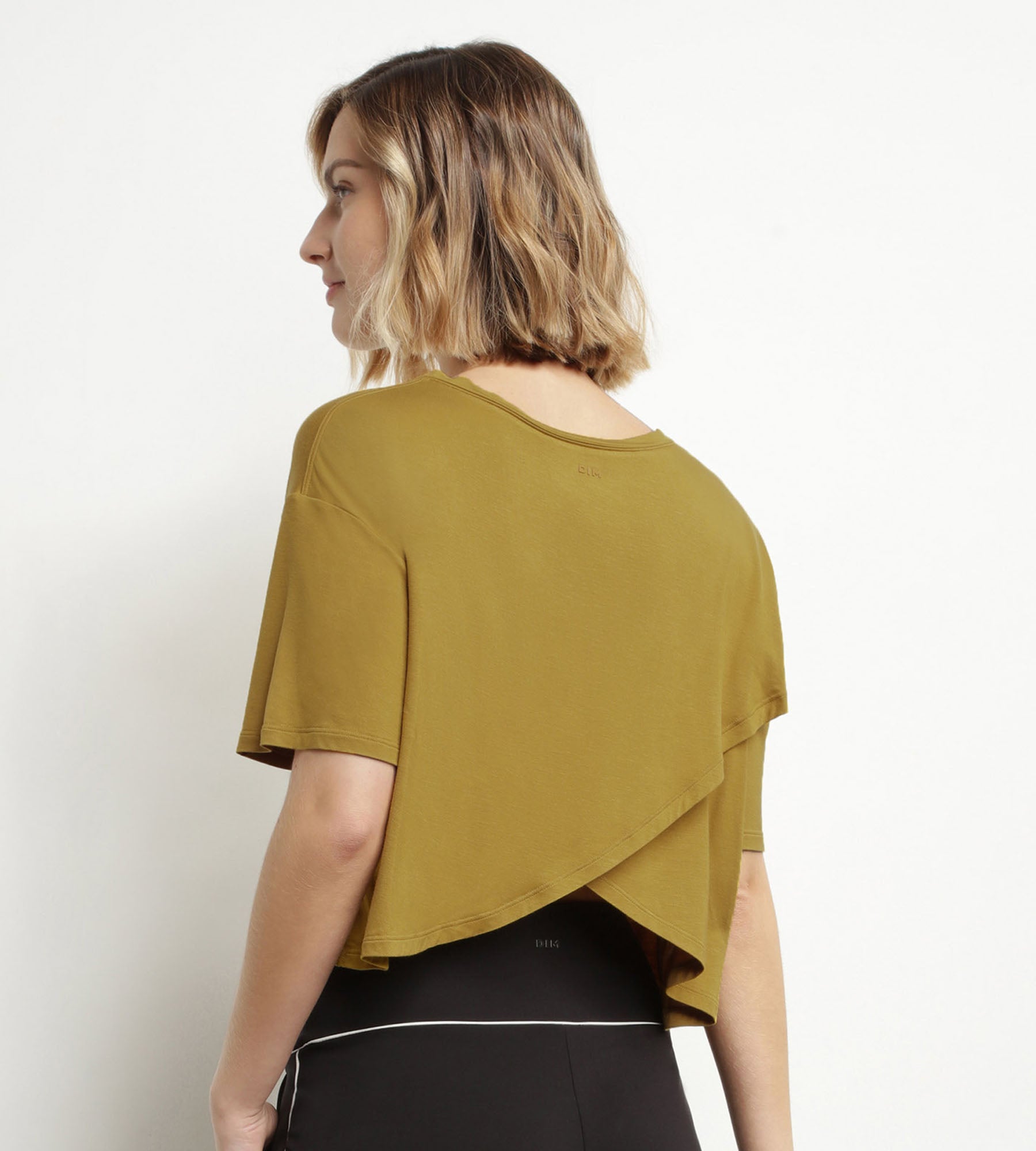 DIM Sport-T-Shirt für Damen in Olivgrün Viskose mit offenem Rücken Dim Move
