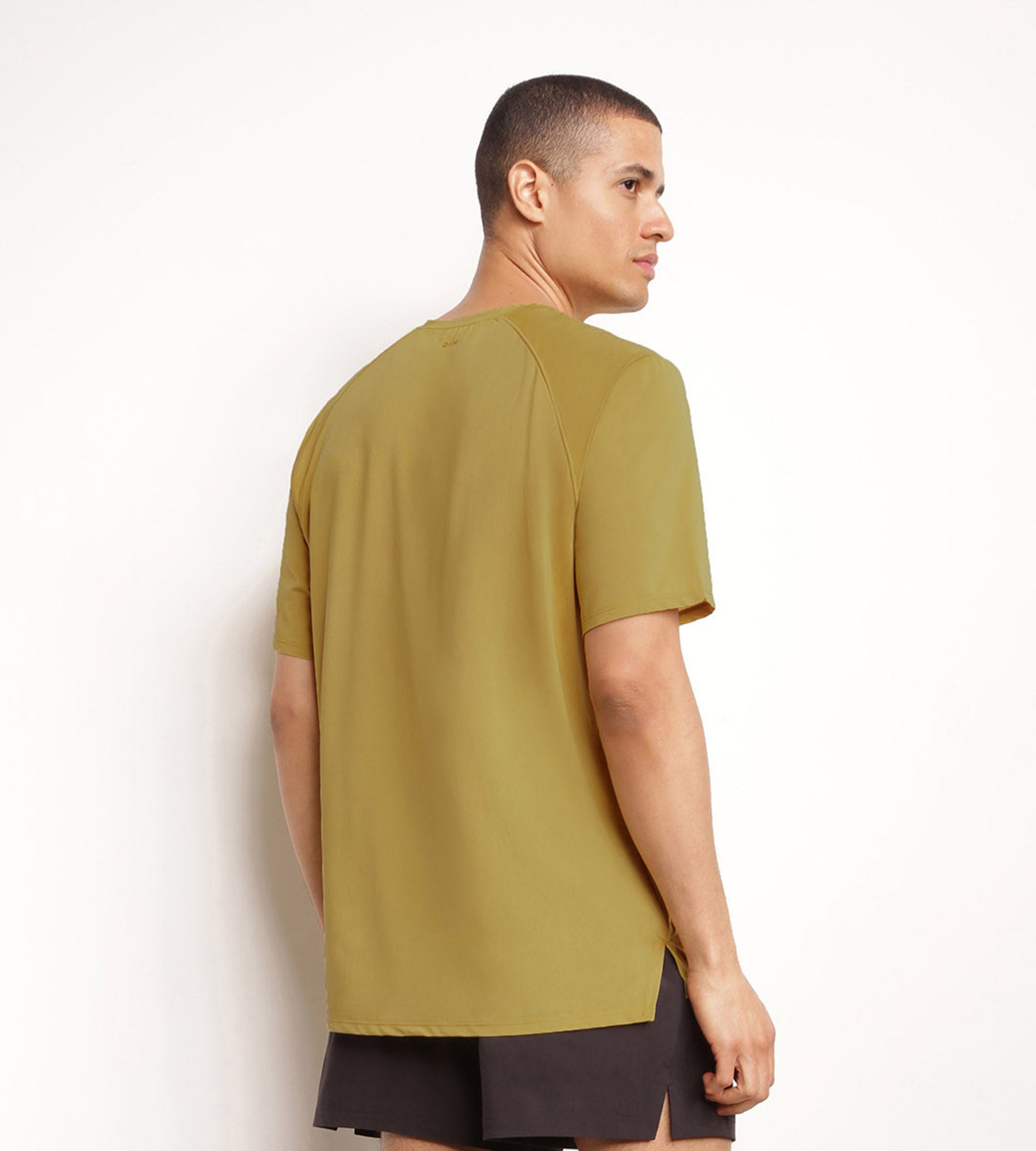 DIM Herren-Sport-T-Shirt aus atmungsaktivem Olive Dim Move-Stoff