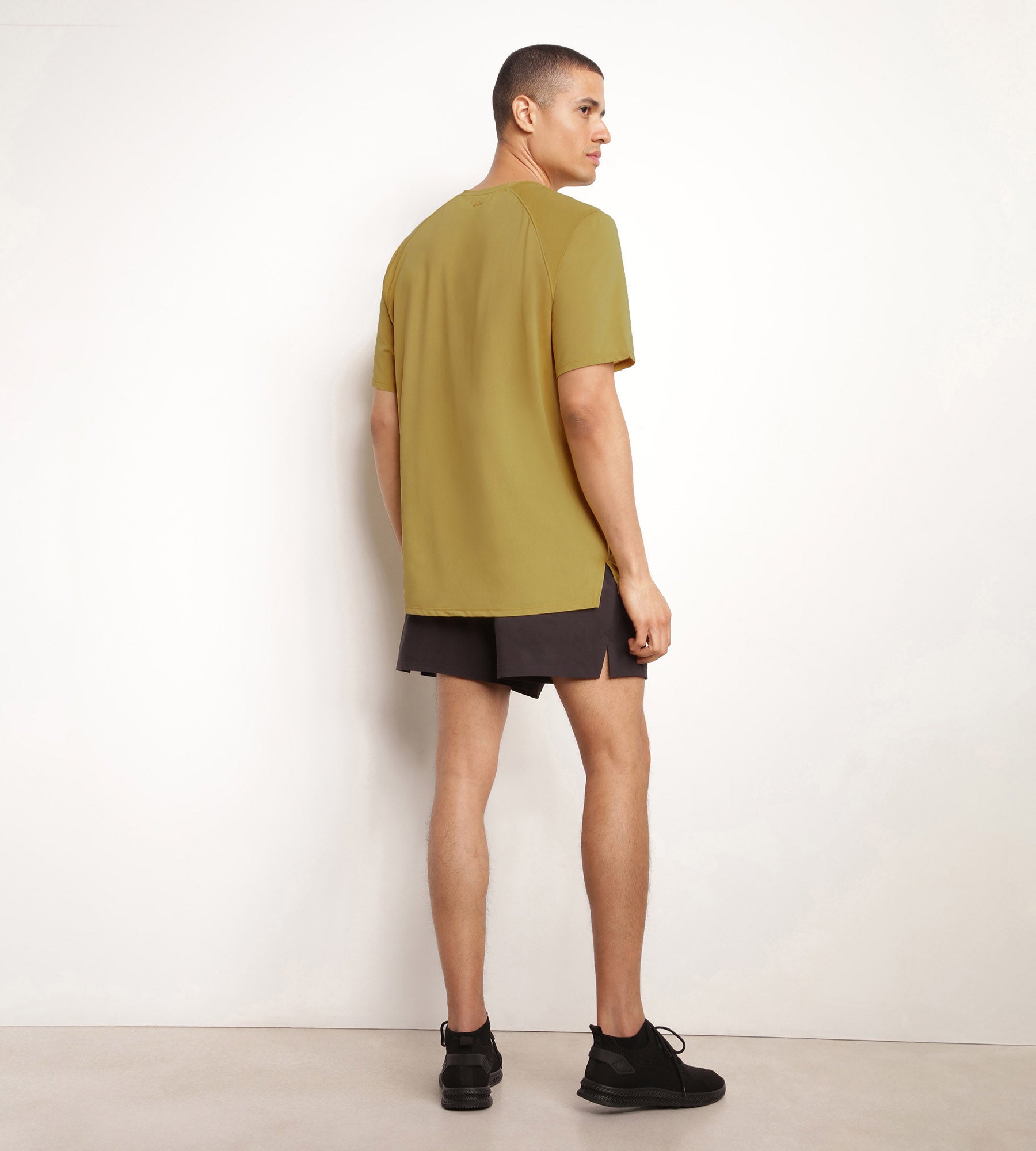DIM Herren-Sport-T-Shirt aus atmungsaktivem Olive Dim Move-Stoff