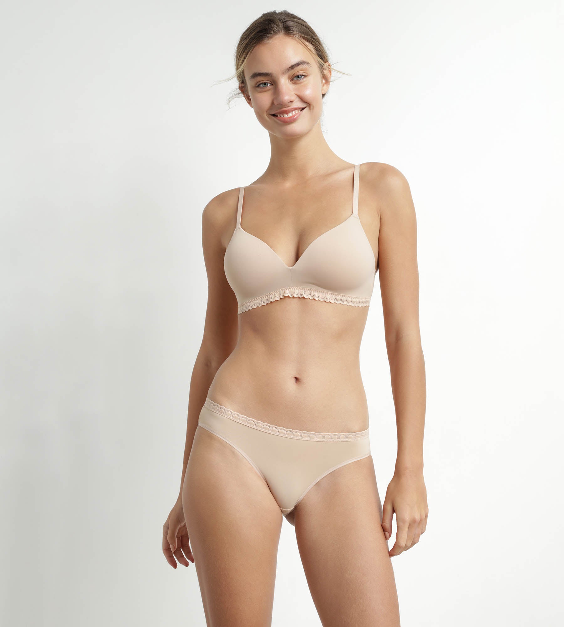 DIM Hautfarbener Padded Triangel-BH ohne Bügel – Daily Micro