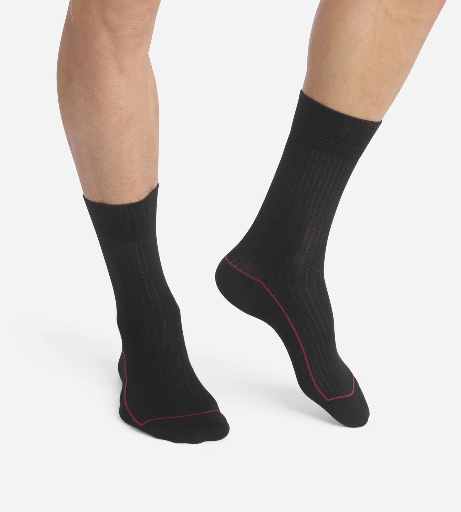 DIM Schwarze Herrensocken aus gerippter Baumwolle mit buntem Rand - Dim Mode