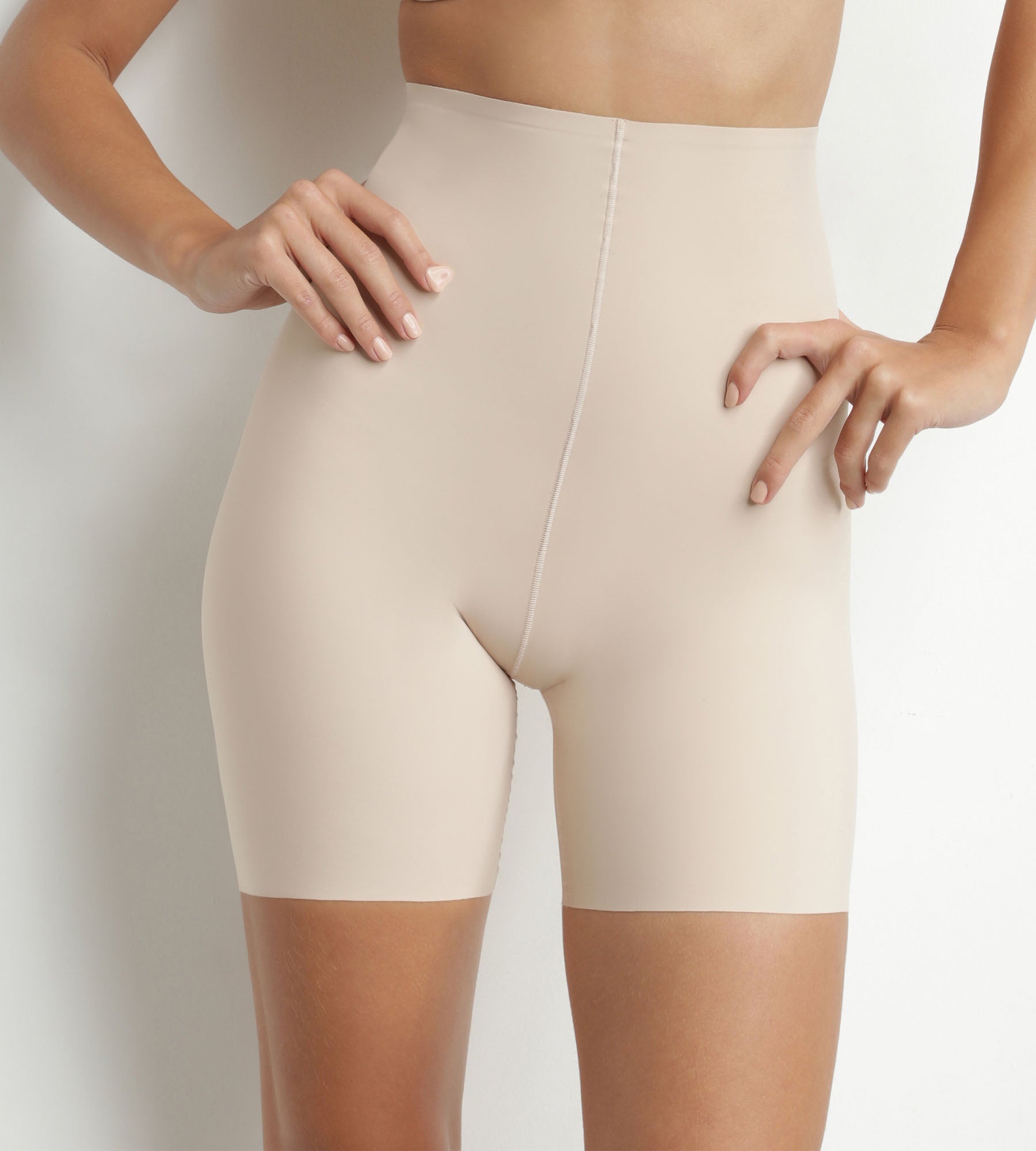 DIM Hautfarbener nahtloser Mikrofaser-Radlerhose für Damen – DIM Silhouette Invisible