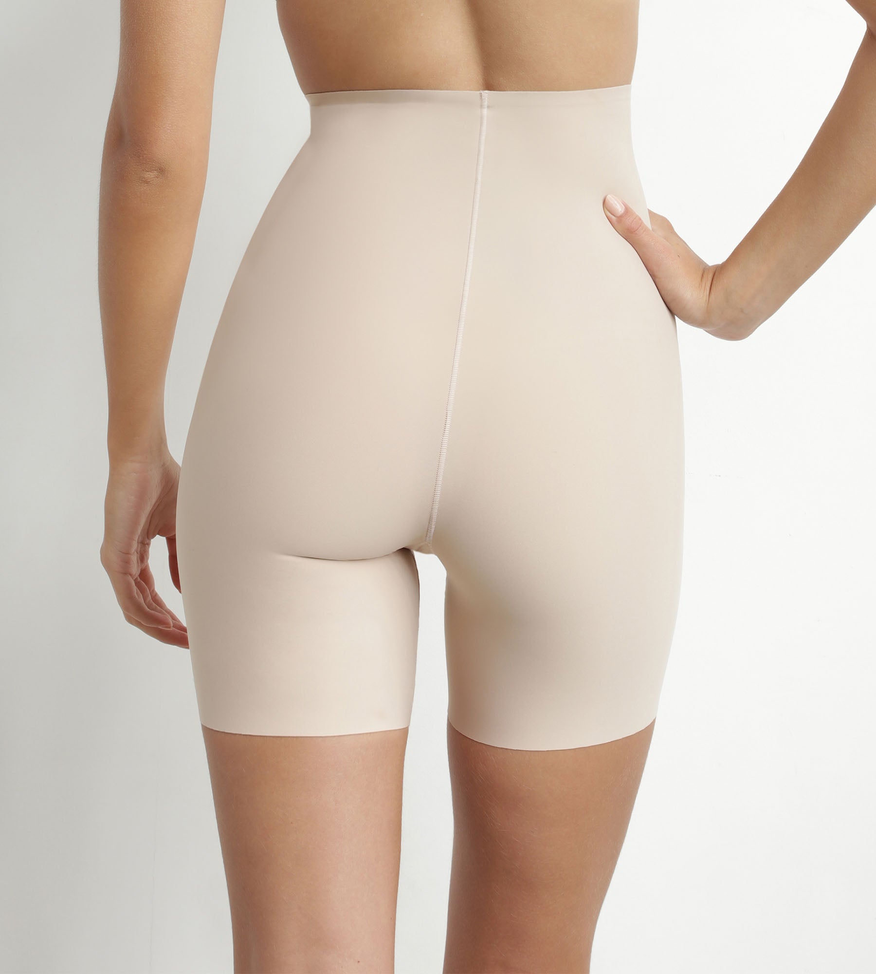 DIM Hautfarbener nahtloser Mikrofaser-Radlerhose für Damen – DIM Silhouette Invisible