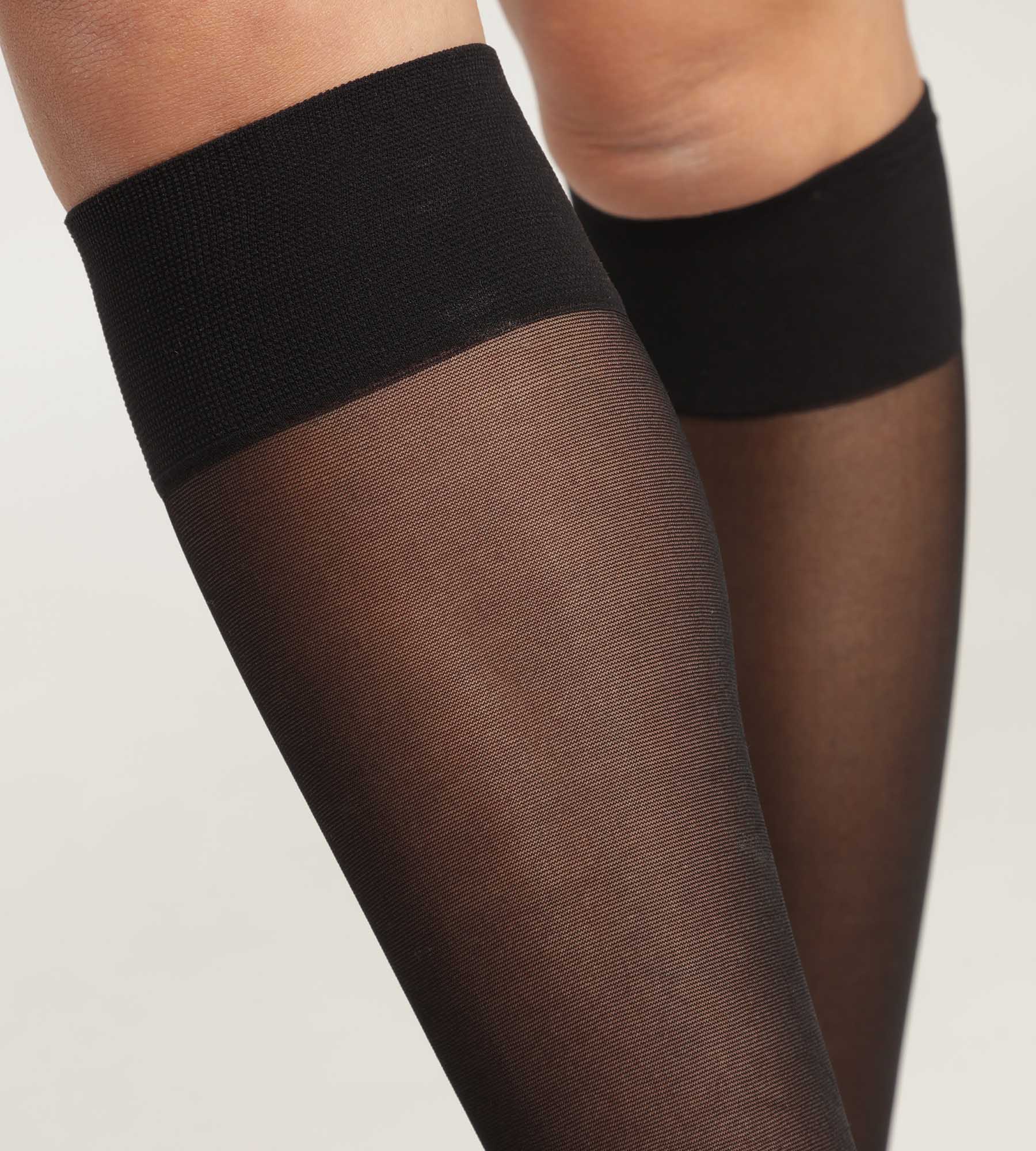 DIM Schwarze Kniestrümpfe aus transparentem Voile mit Kontrastlinie- DIM Style