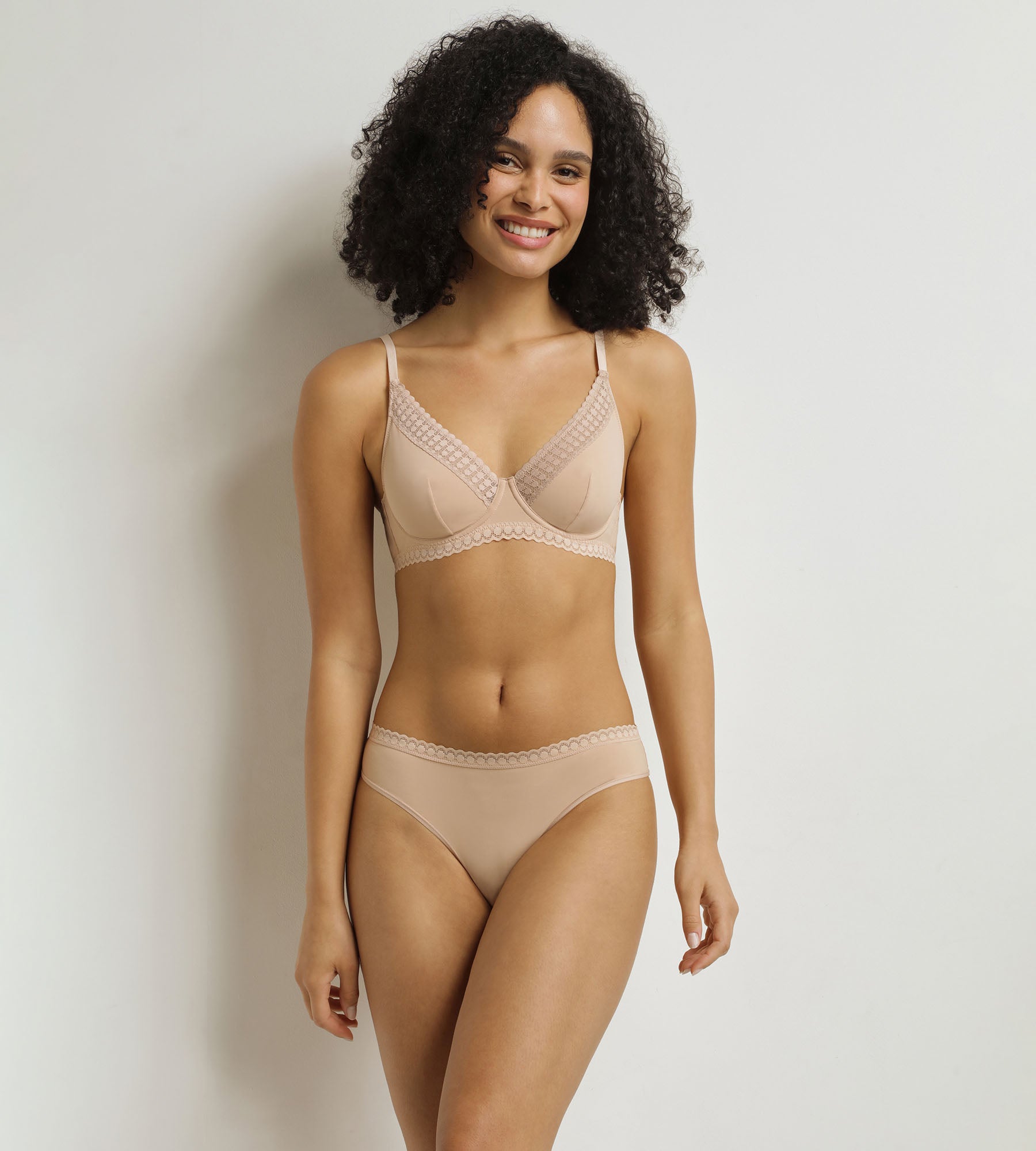 DIM Damen-String mit Spitze Nude Daily Micro