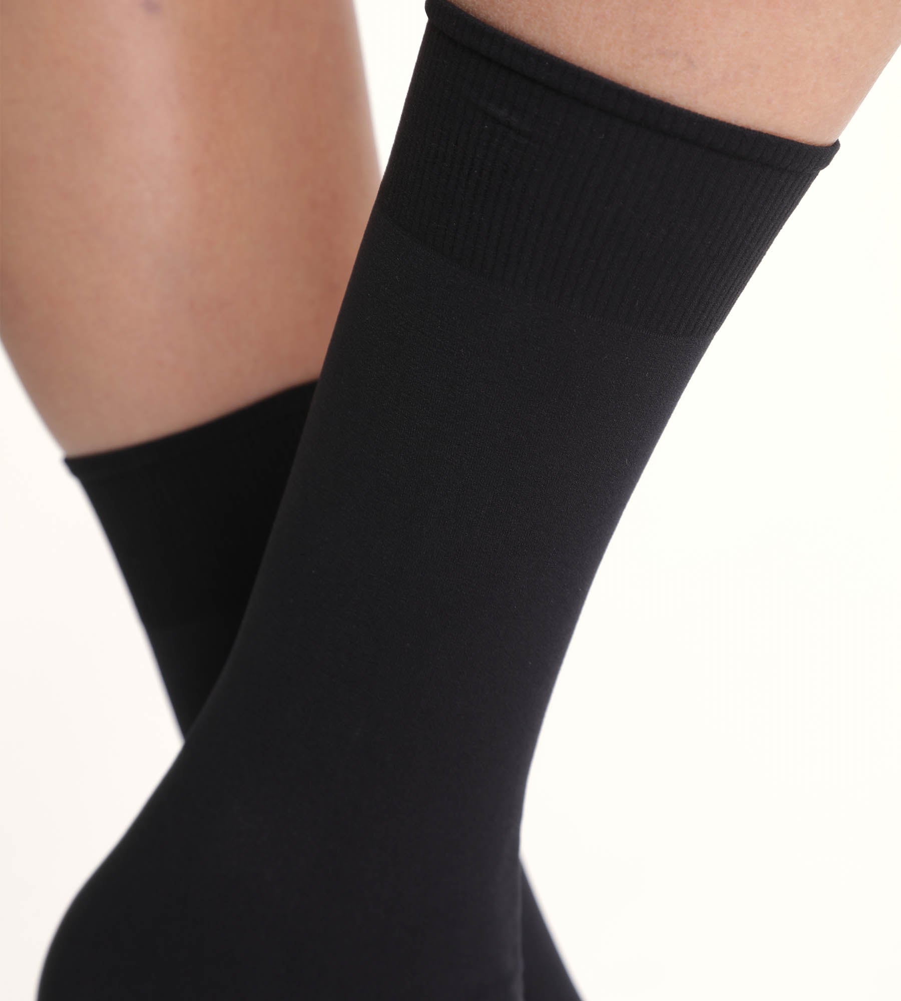 DIM Schwarze wärmende Thermo-Kniestrümpfe 54D
