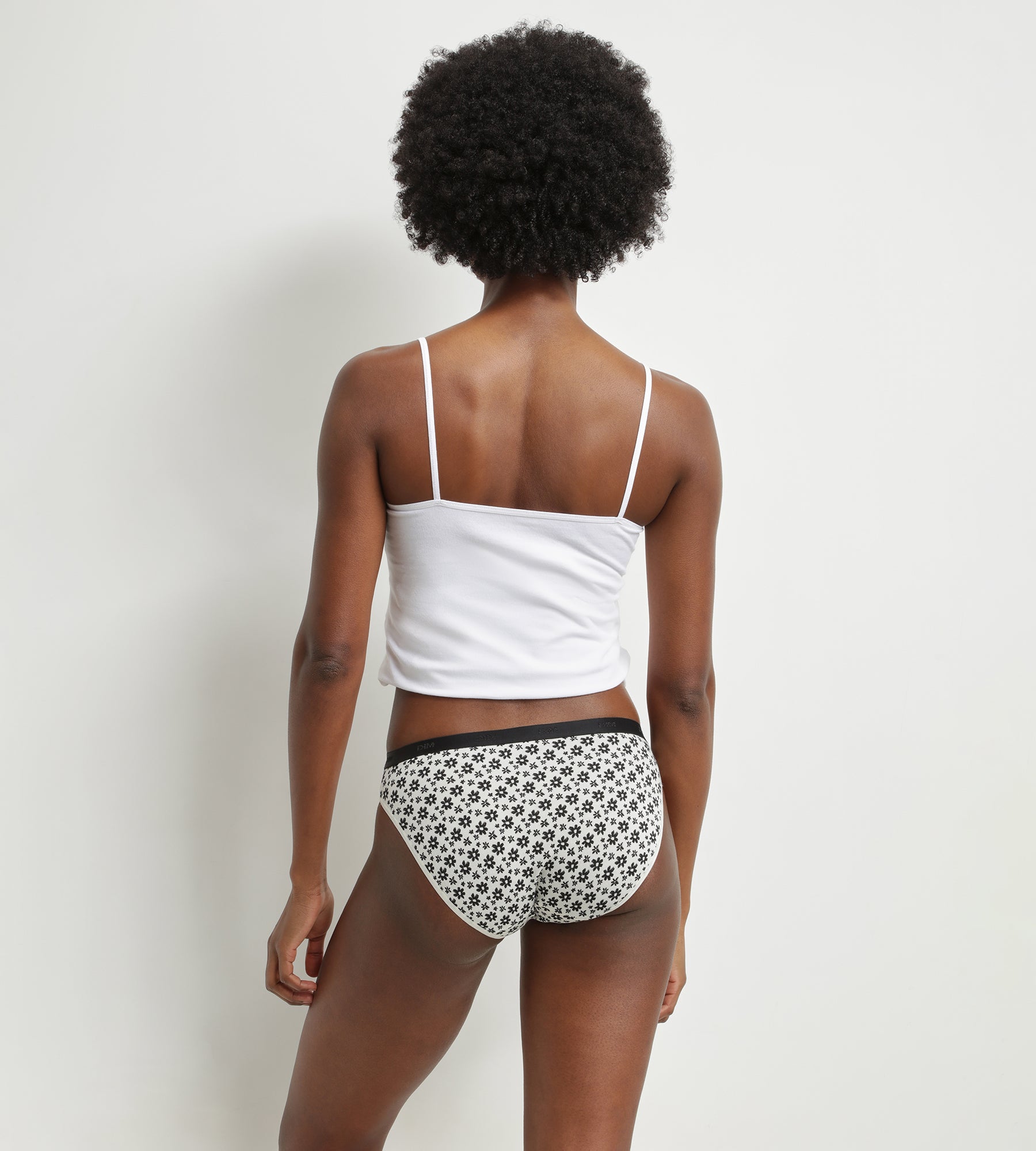 DIM 3er-Pack Slips aus Stretch-Baumwolle schwarz/ecru-weiß mit Blüten - Pockets