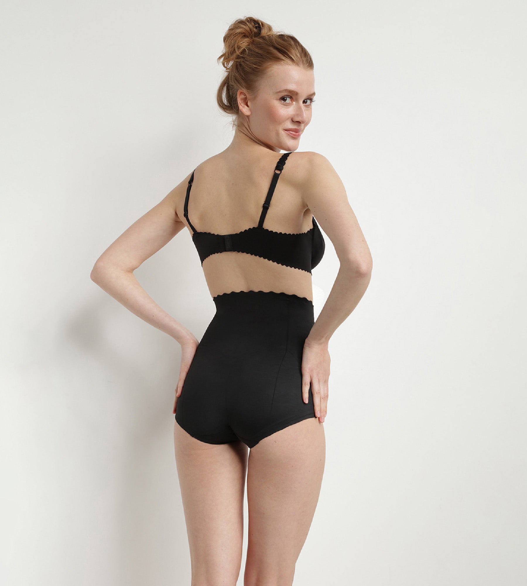 DIM Schwarzer Damen-Slip 3-in-1 mit Shapping-Effekt und hohem Bund – Beauty Lift