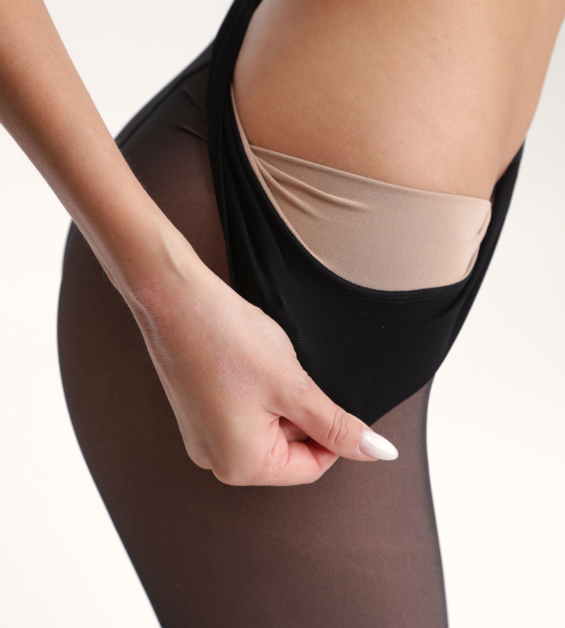 DIM Warme Strumpfhose mit Transparent-Effekt Schwarz Thermo