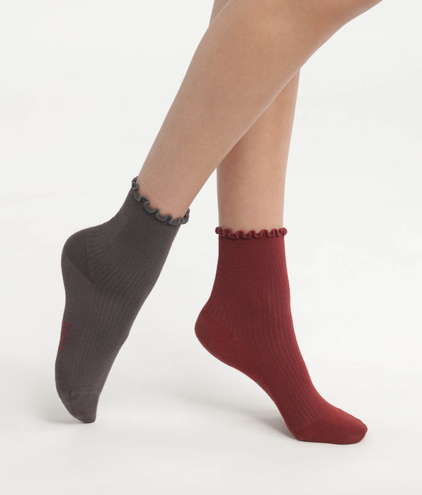 DIM Packung mit 2 Paar Damensocken mit Rüschen Red Dim Modal