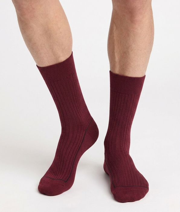DIM Gerippte Herrensocken aus Baumwolle in Sangria-Rot von La Mode