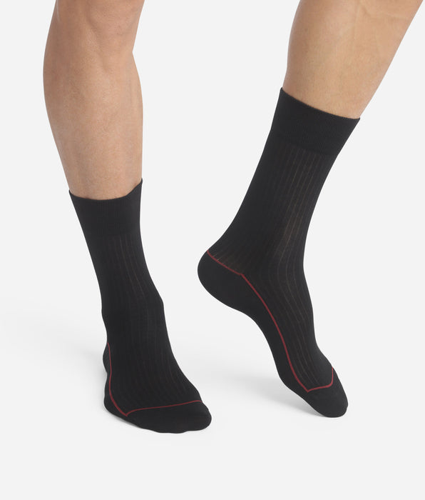 DIM Schwarze Herrensocken aus gerippter Baumwolle mit buntem Rand - Dim Mode