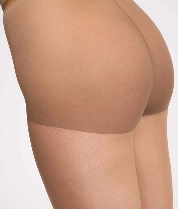 DIM Transparente, nahtlose Strumpfhose in Nude Medium Dunkel
